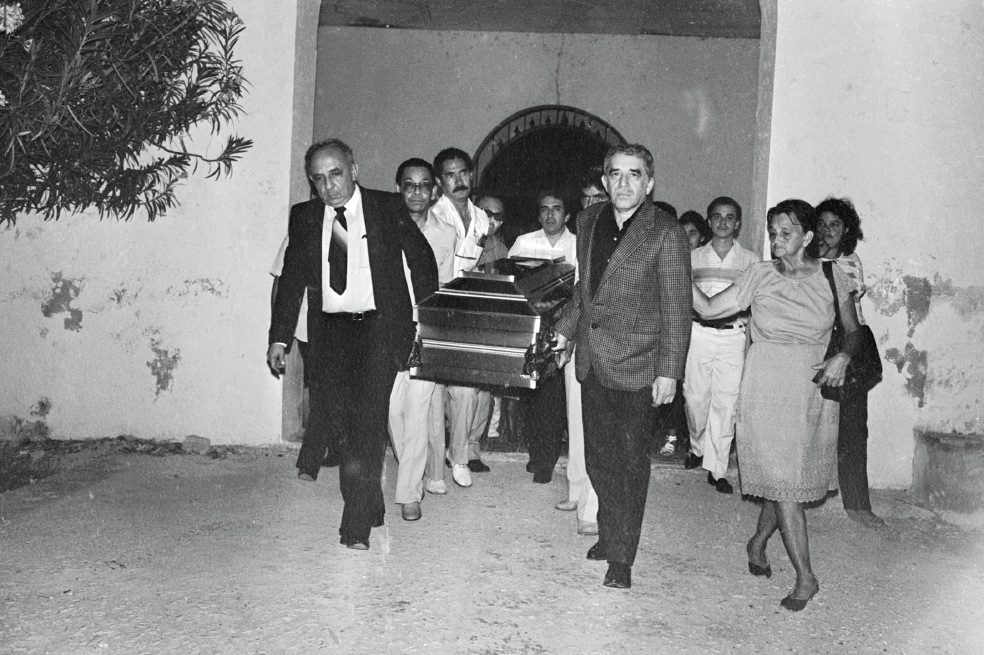 Gabriel García Márquez el día del sepelio de de su padre, Gabriel Eligio. /Archivo - El Espectador