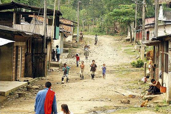 Denuncian desplazamiento en Apartadó provocado por las Farc
