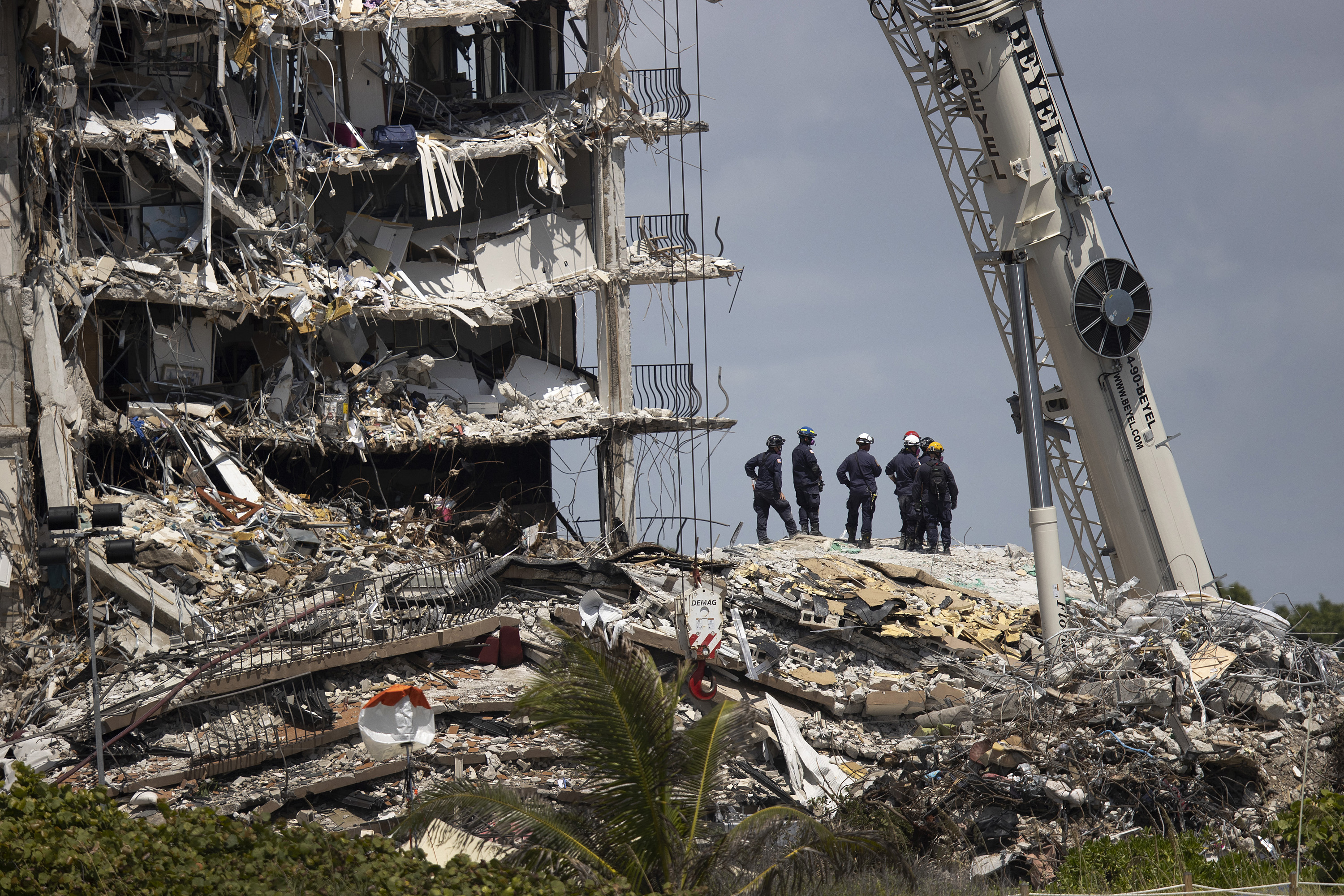 Derrumbe de edificio en Miami: llegan rescatistas de México e Israel