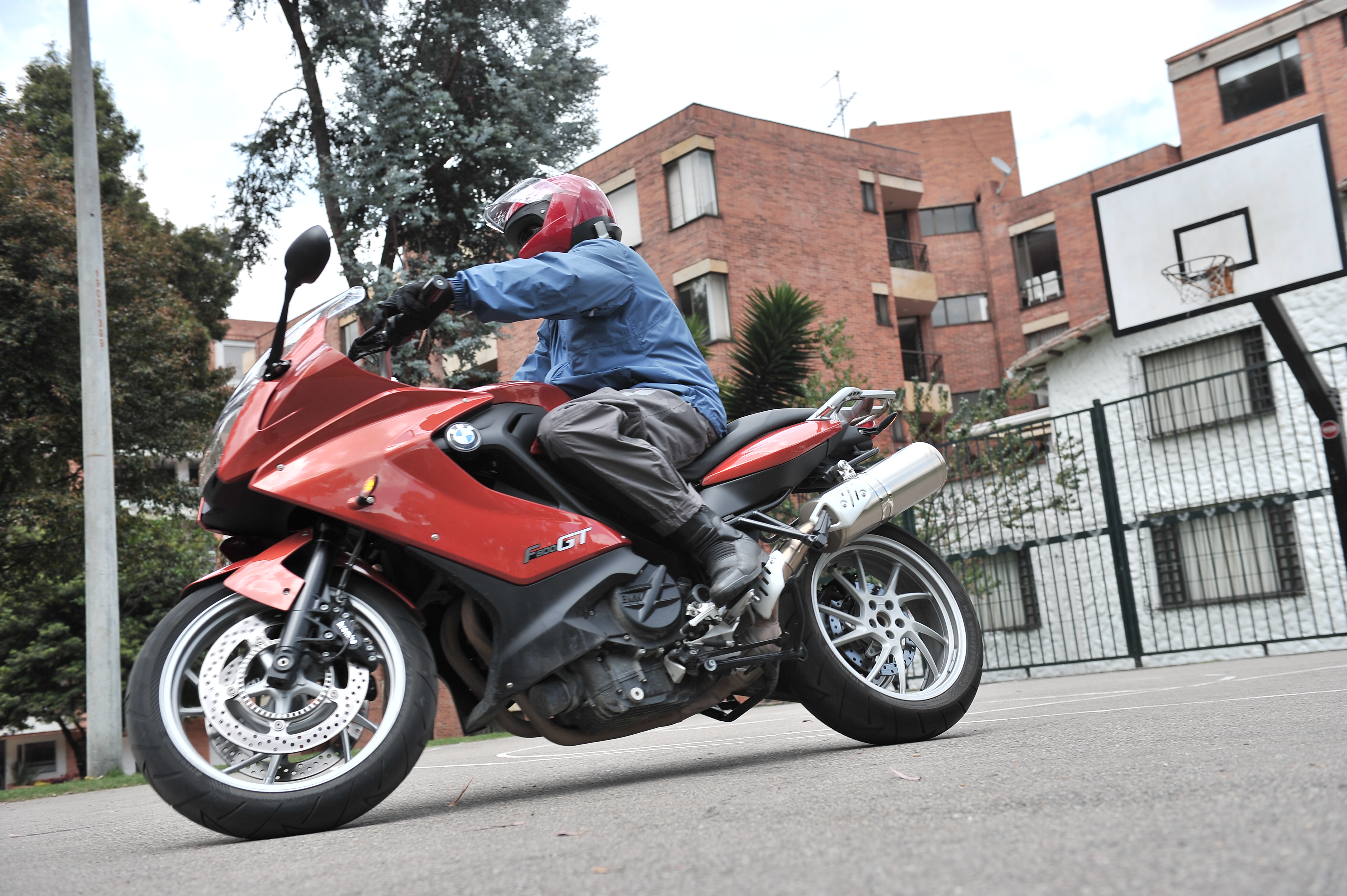 Motocicleta BMW F800 GT.