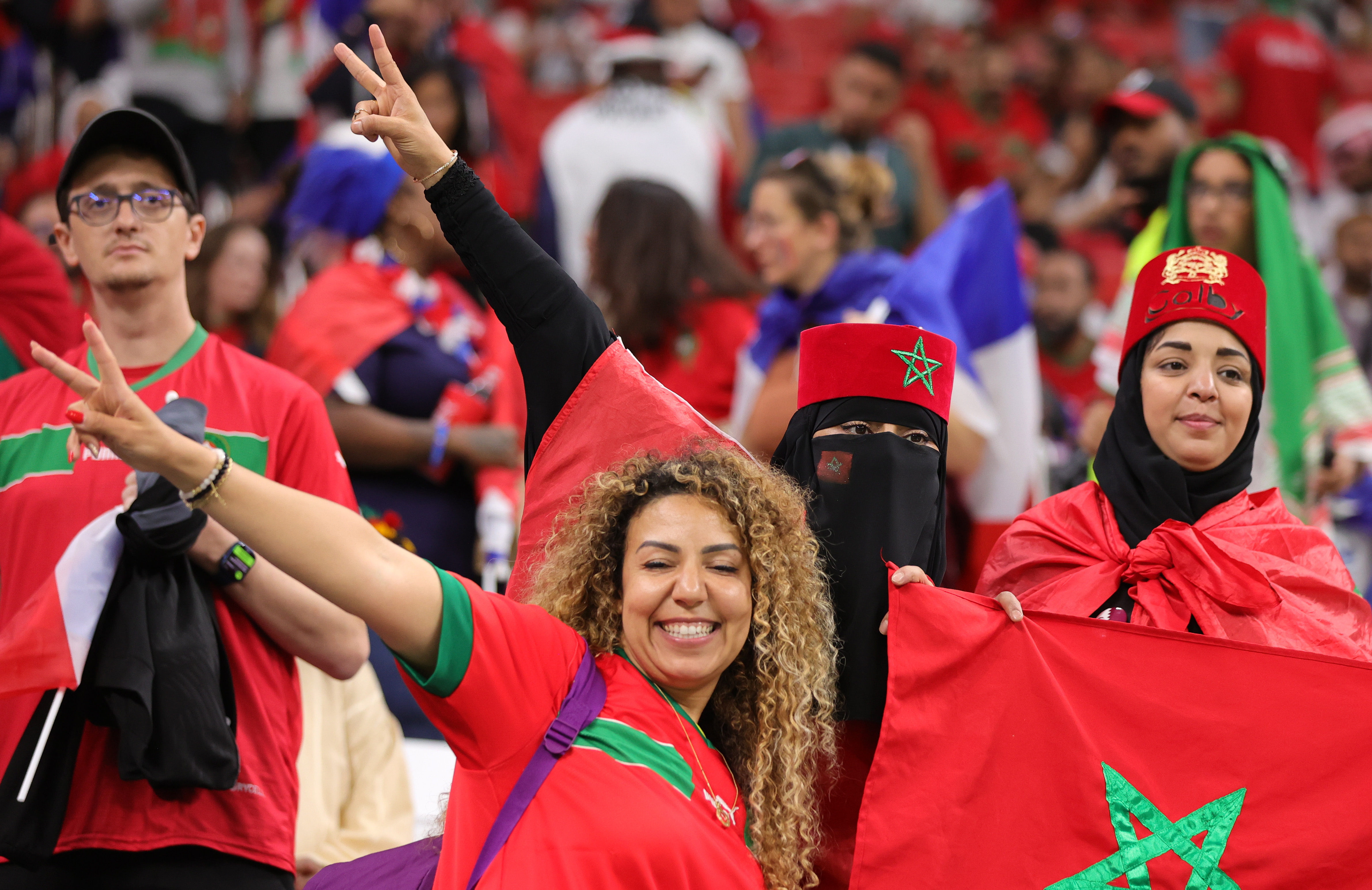 Al Khor (Qatar), 14/12/2022.- Supporters of Morocco cheer prior to the FIFA World Cup 2022 semi final between France and Morocco at Al Bayt Stadium in Al Khor, Qatar, 14 December 2022. (Mundial de Fútbol, Francia, Marruecos, Catar) EFE/EPA/Friedemann Vogel