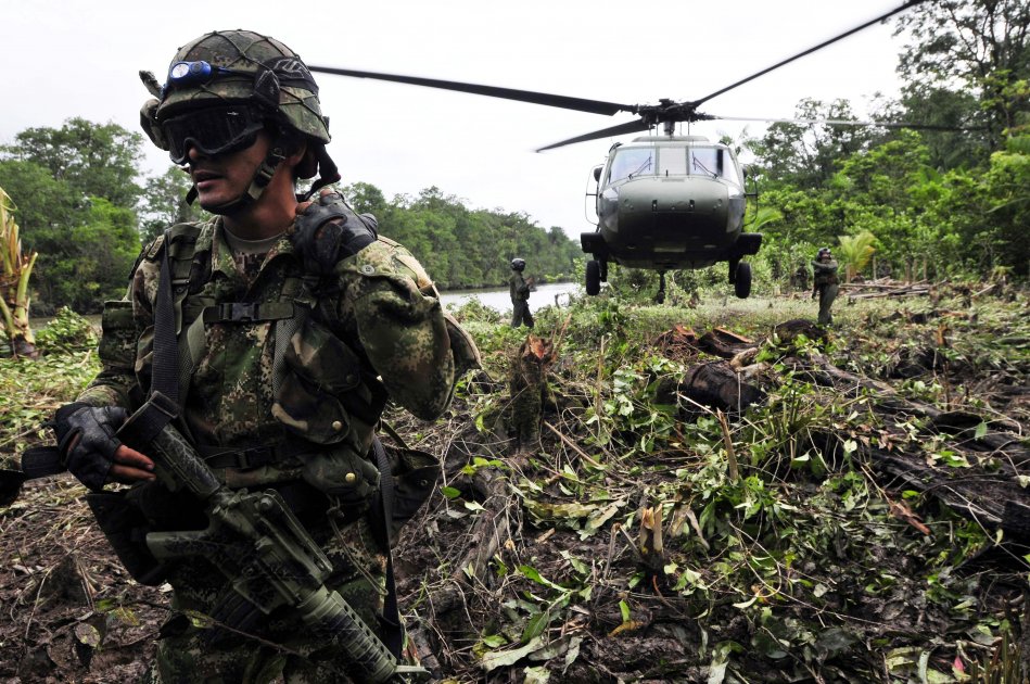 Se registran fuertes combates entre Ejército y Farc en Corinto