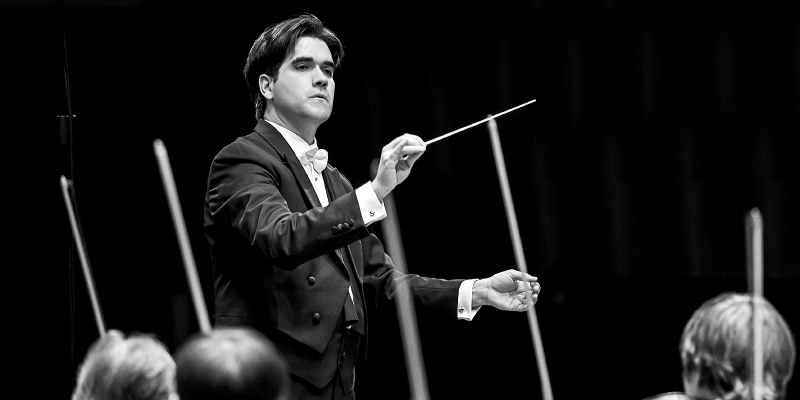 “En una orquesta cada instrumento vuelve al colectivo una unidad”: Manuel López-Gómez