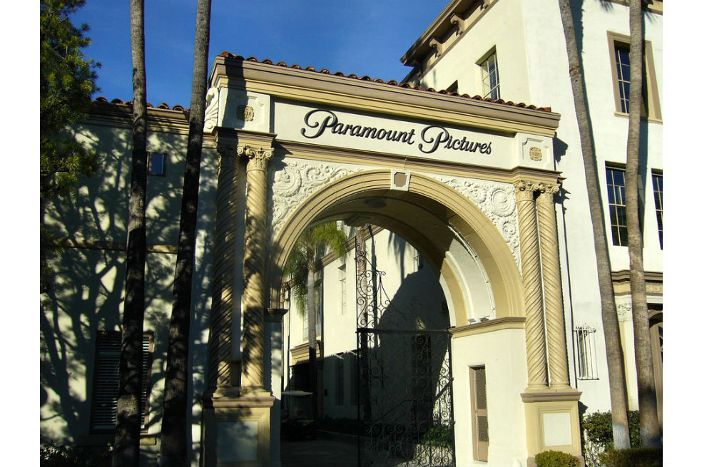 Activistas exigen a Paramount contratar más artistas latinos
