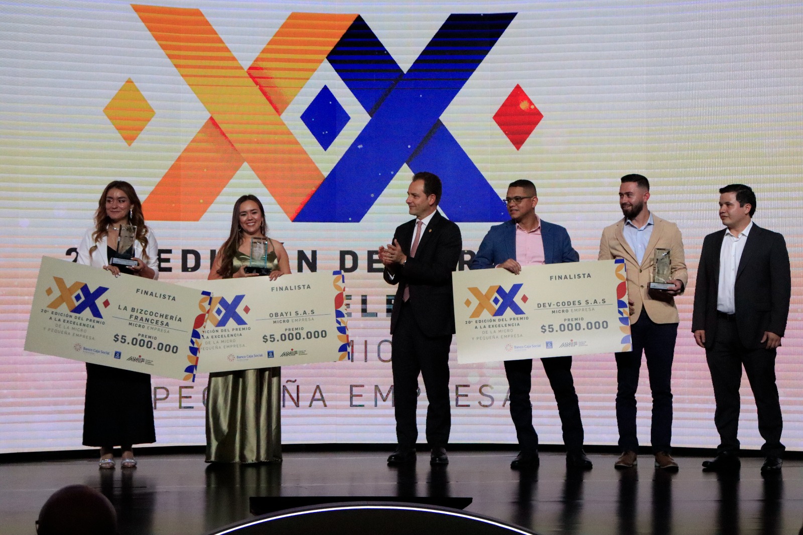 Los tres finalistas de la categoría de Microempresa fueron la Bizcochería Francesa, de la ciudad de Medellín; Dev-Codes S.A.S, de Rionegro, Antioquía; y Obayi S.A.S, de Ocaña, Norte de Santander.