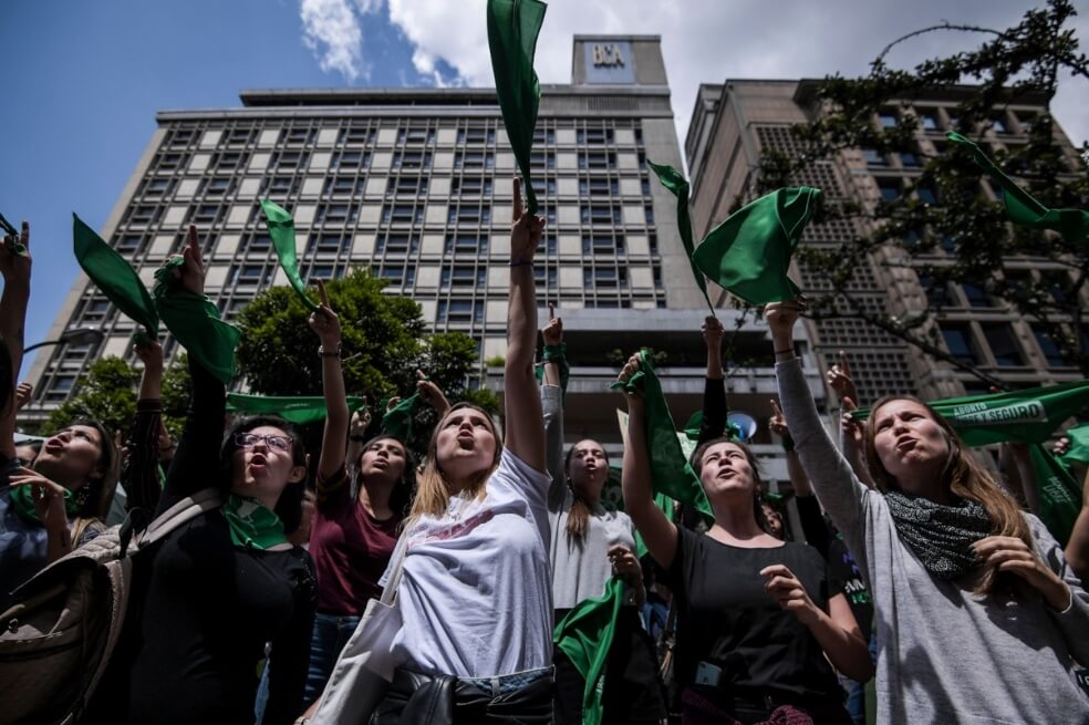 Limitar más el acceso a la interrupción del embarazo, la nueva idea del Centro Democrático