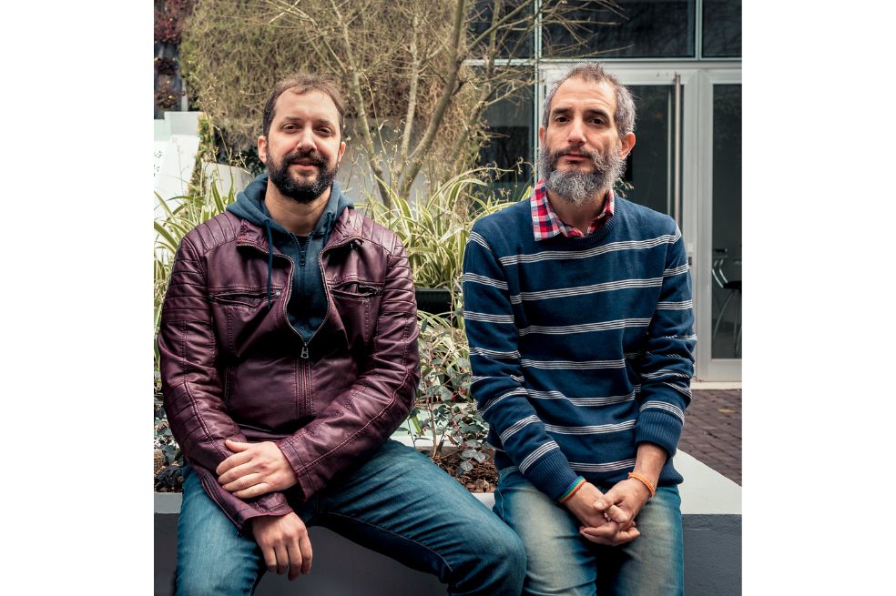 Roberto Persano y Santiago Nacif, directores de la película colomboargentina “Una mirada honesta”.