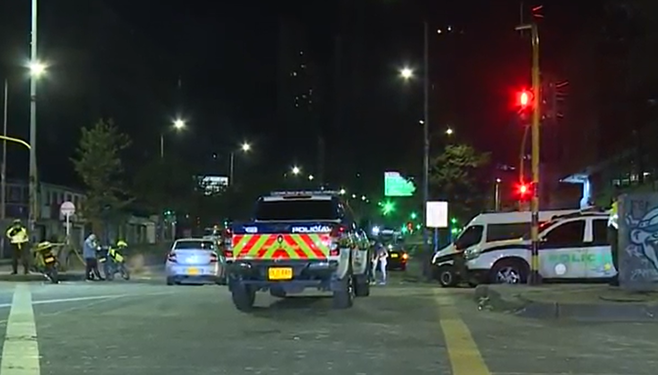 En medio de una persecución en Bogotá una mujer atropelló a dos policías