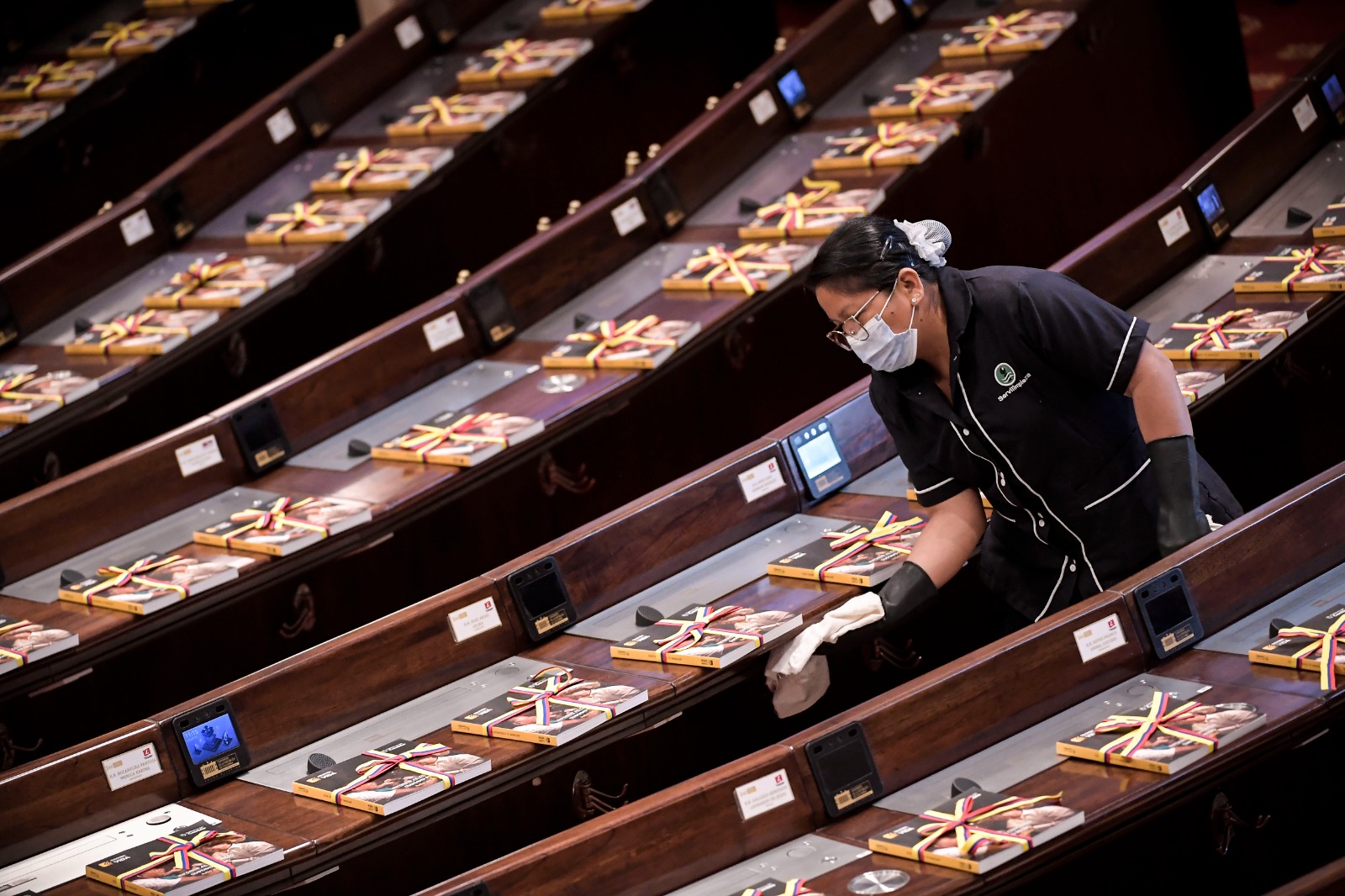 Aunque la sesión plenaria en la instalación del Congreso estaba programada para las 2:00 p.m., esta se aplazó, en un primer momento, para las 4:00 p.m., y luego, para las 6:00 p.m.