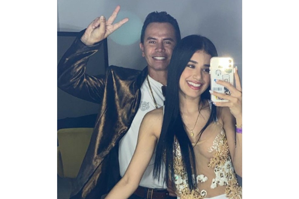 Jhonny Rivera y su novia Jenny López.