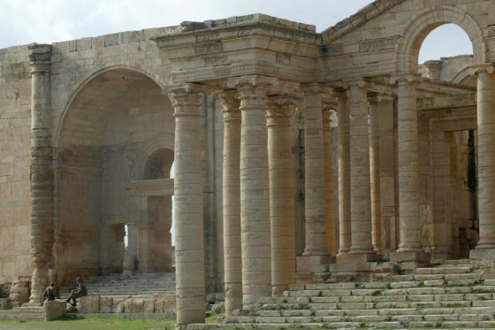 En abril pasado, los yihadistas destruyeron con fusiles y picos las antigüedades del sitio arqueológico iraquí de Hatra. /EFE