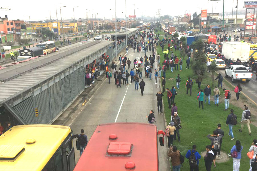 Protestas contra Transmilenio en Soacha: usuarios bloquean estación León XIII