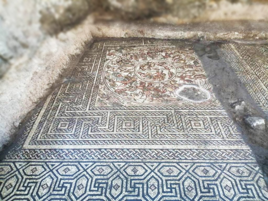 Desentierran un mosaico romano en la ciudad de Rastan, en Siria