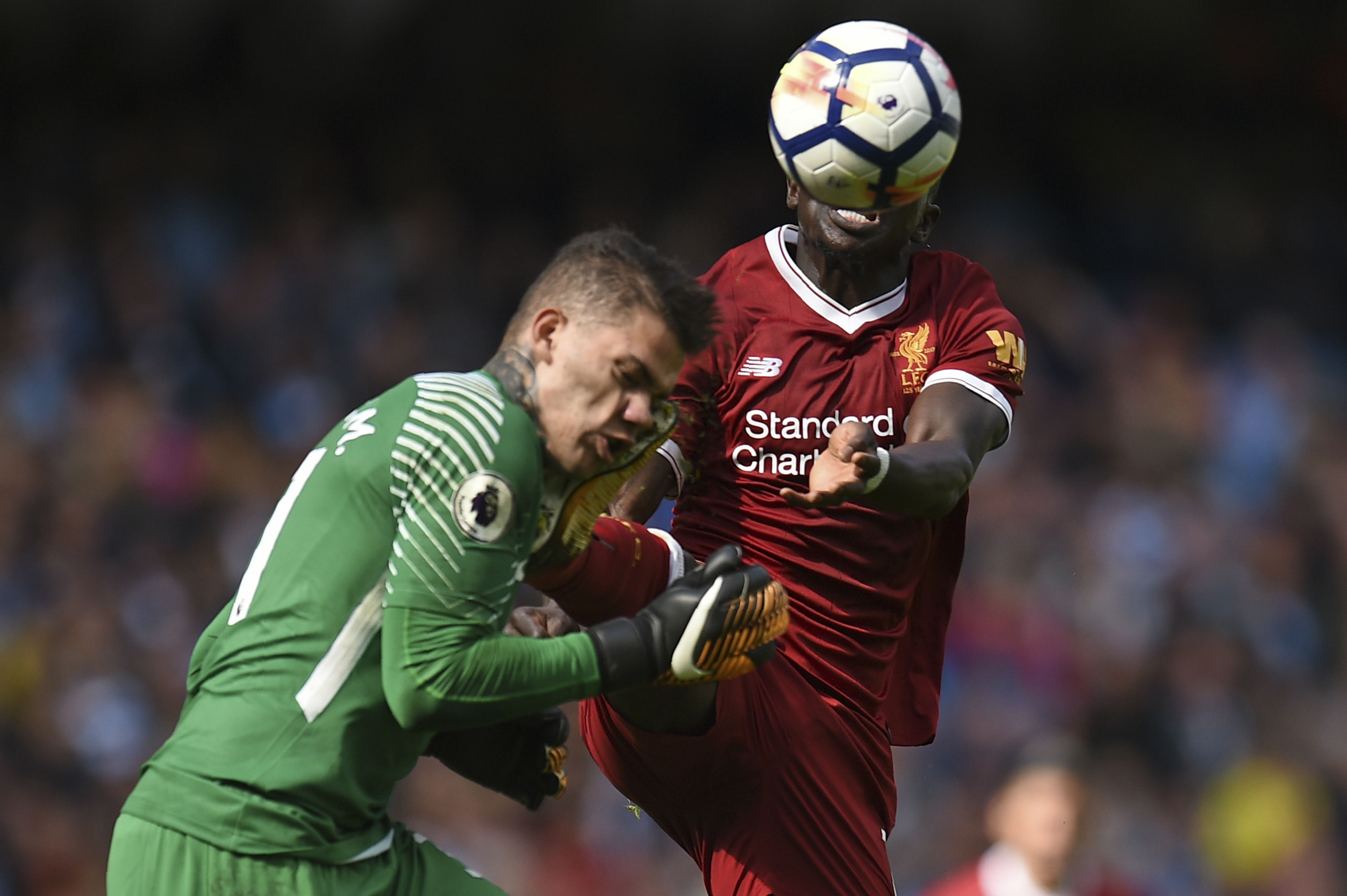 Arquero brasileño Ederson mostró suturas tras recibir una patada en la cara