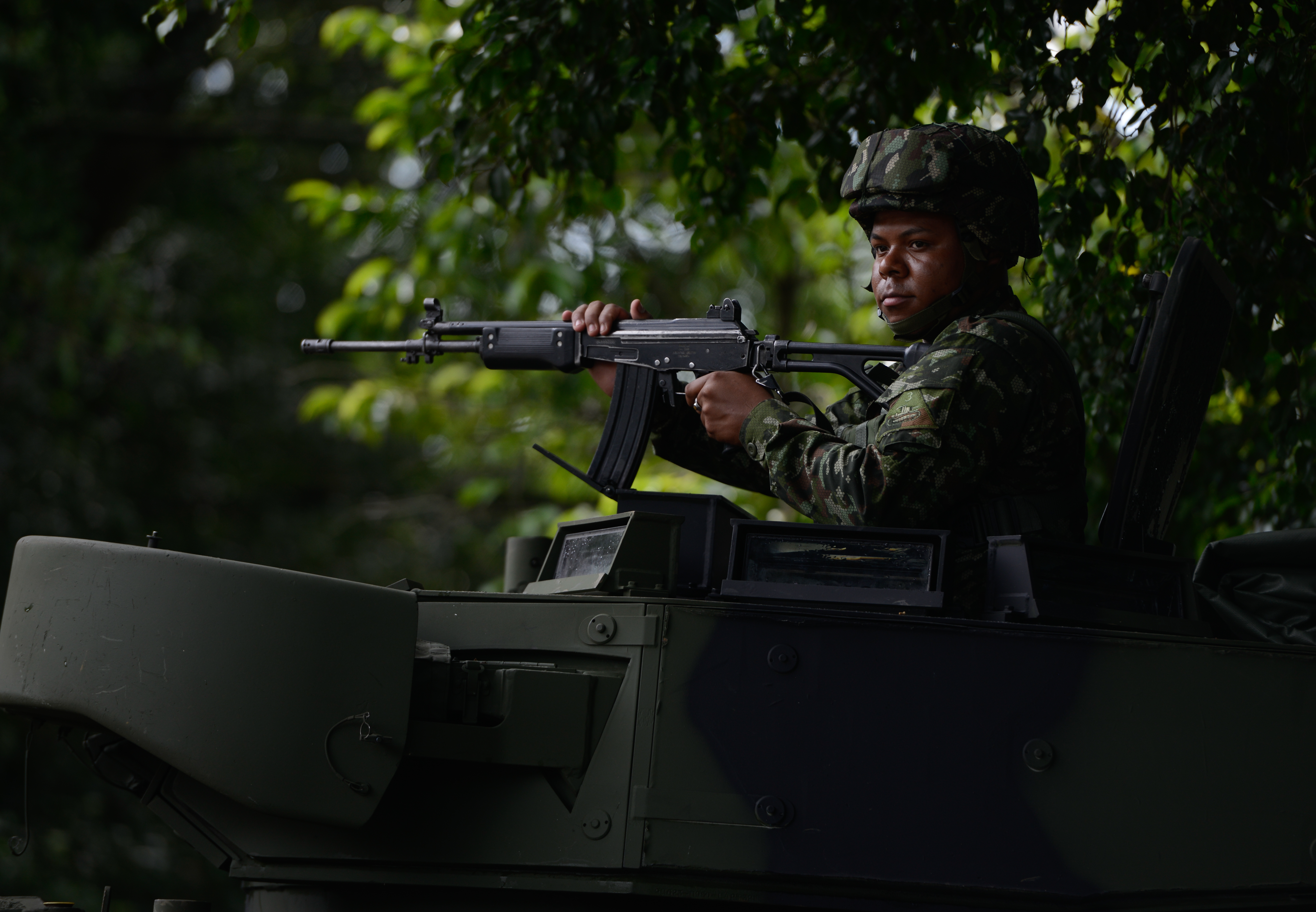 Colombia detiene compra de armas a EE. UU. tras fin de certificación