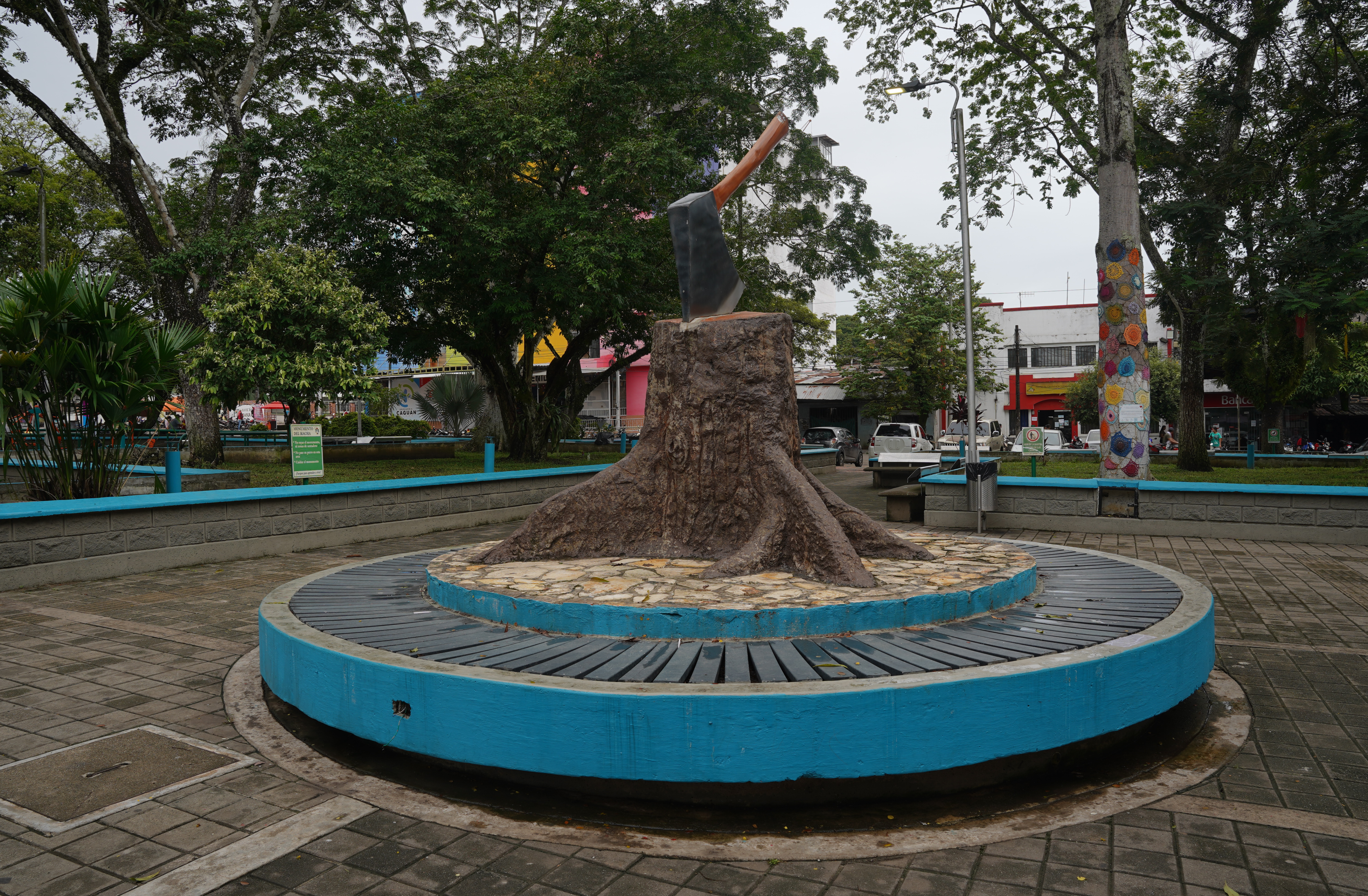 En la Plaza Los Fundadores se instaló la zona de distensión y se realizaron los diálogos entre el Gobierno de Andrés Pastrana y las extintas FARC.