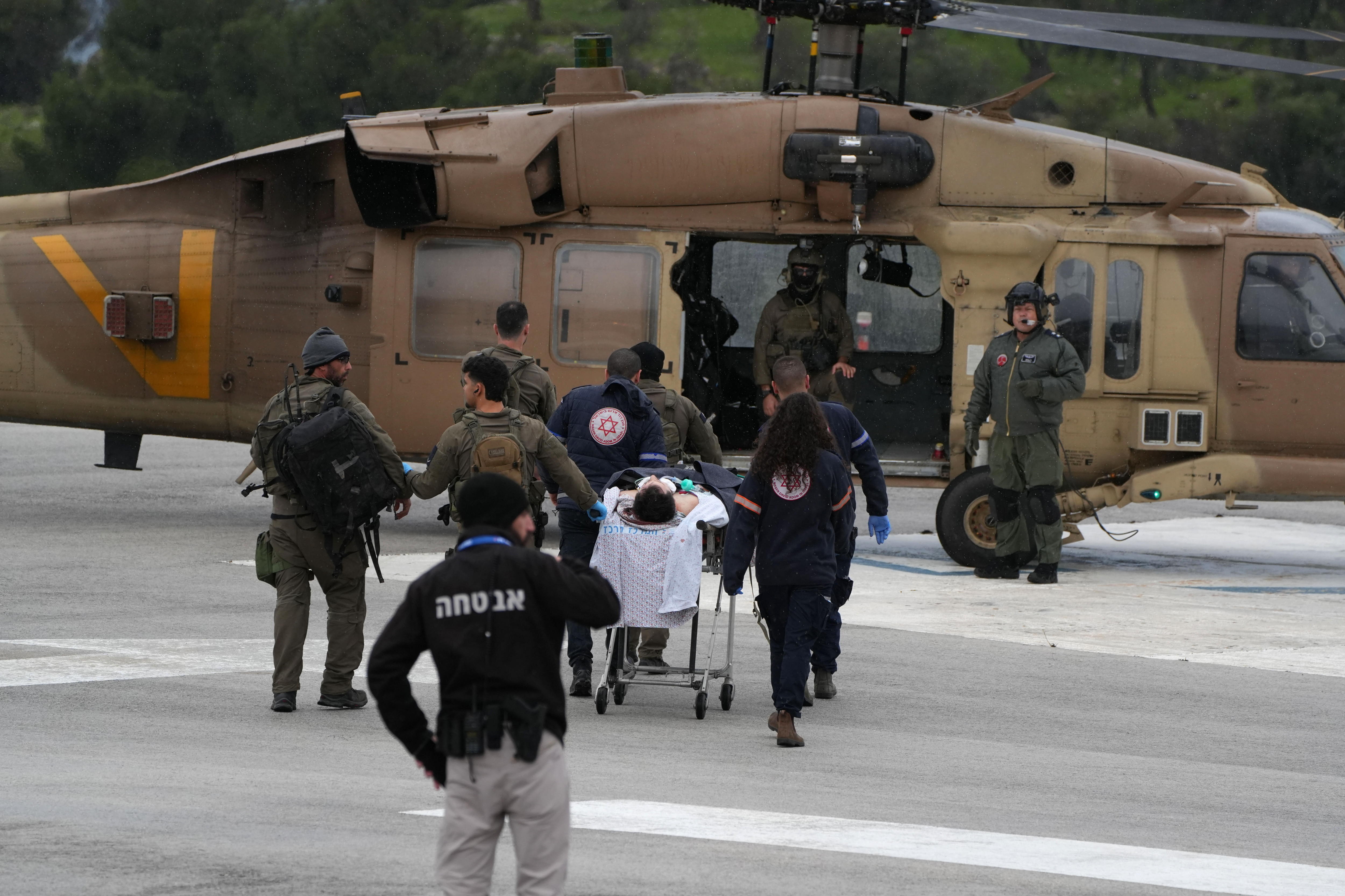 Safed (Israel), 14/02/2024.- An injured Israeli person is air-lifted by military helicopter after being injured by a rocket fired from southern Lebanon striking the northern Israeli city of Safed, killing one and wounding seven, 14 February 2024. An Israeli army spokesperson reported that numerous launches were identified crossing from Lebanon into the areas of Netu'a, Manara, and into an IDF base in northern Israel. (Líbano) EFE/EPA/AYAL MARGOLIN ISRAEL OUT
