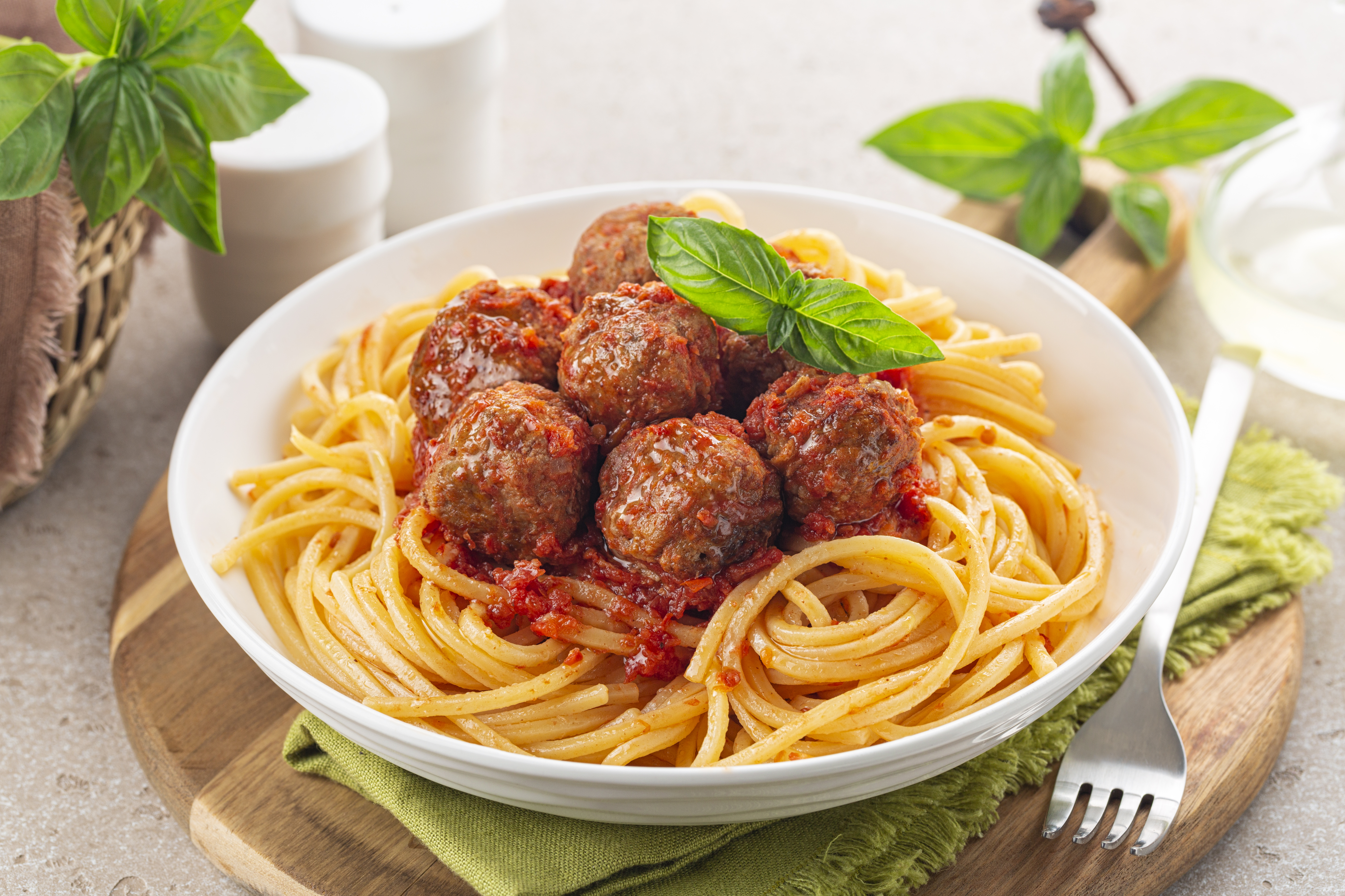 Espaguetis con albóndigas, una receta práctica para llevar a la mesa
