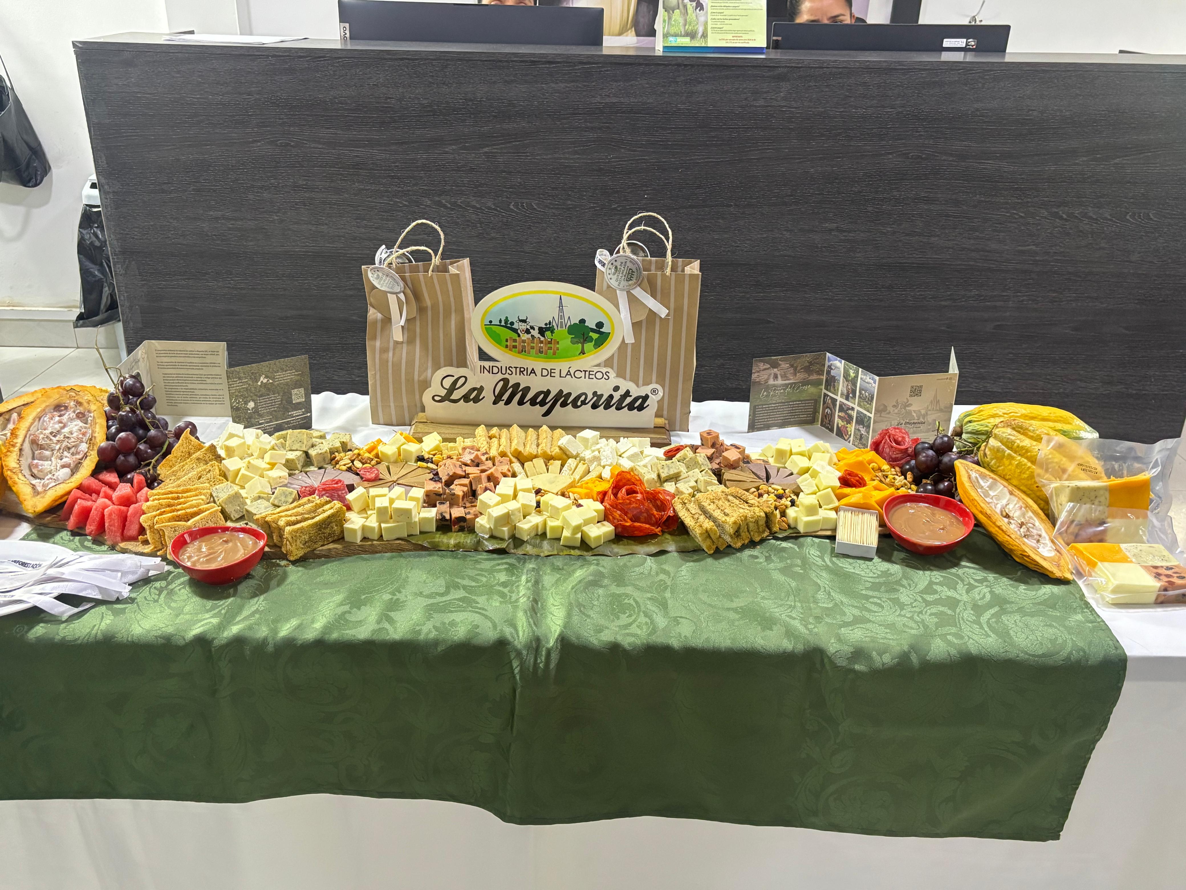 Algunos de los quesos con variaciones de frutos amazónicos que produce La Maporita en Caquetá