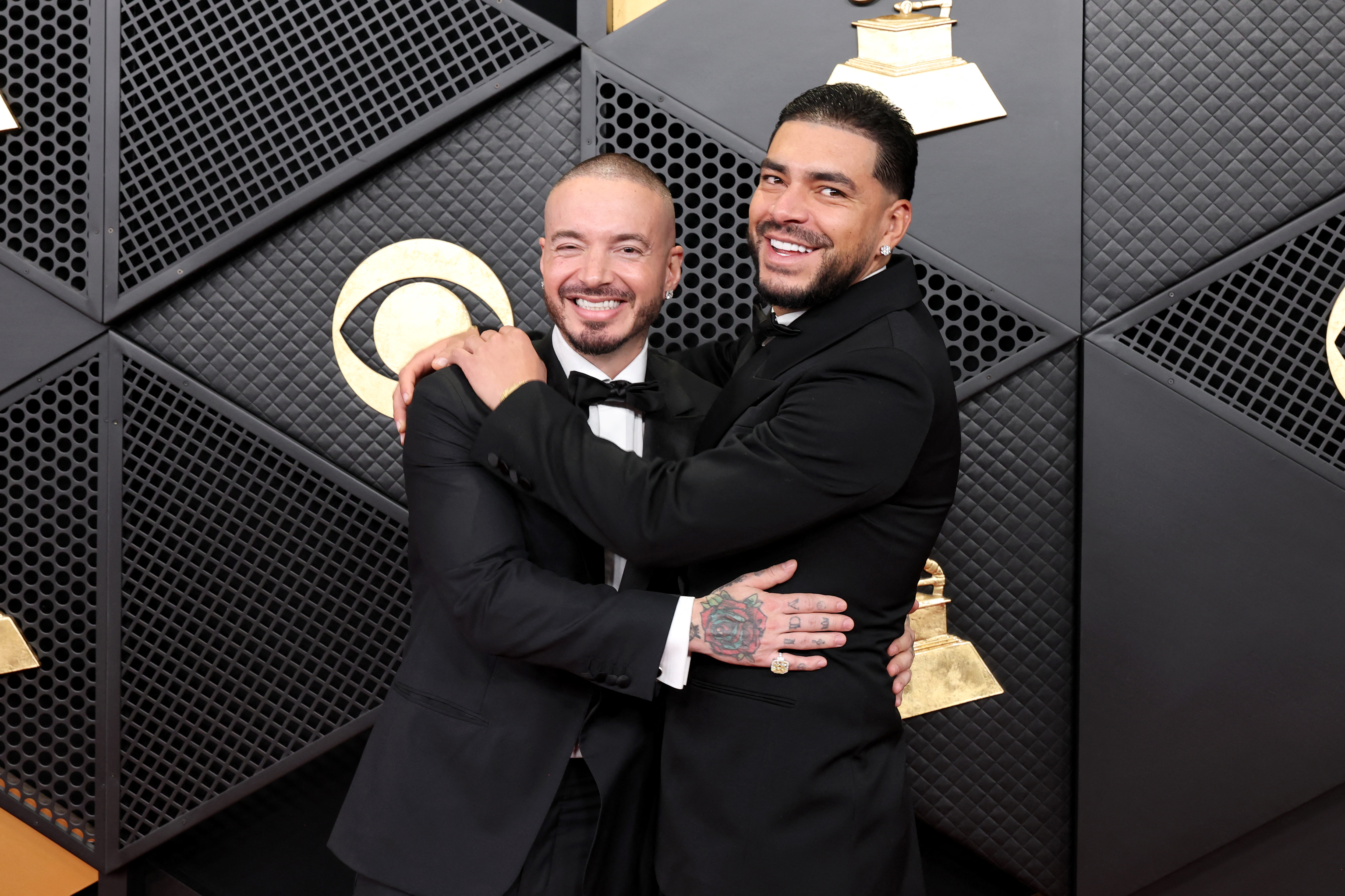 ¿Qué lleva Ryan Castro en su bolso de lujo? J Balvin influyó en uno de sus infaltables