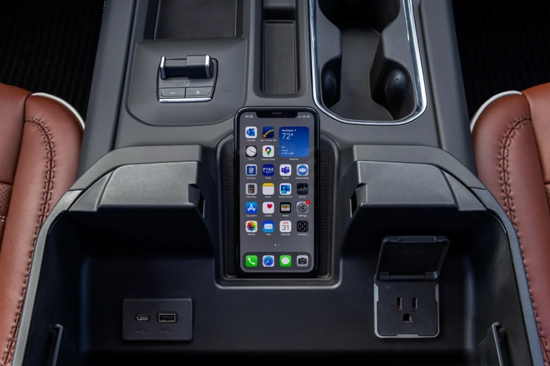Ventajas y desventajas de la carga inalámbrica de celulares en los carros