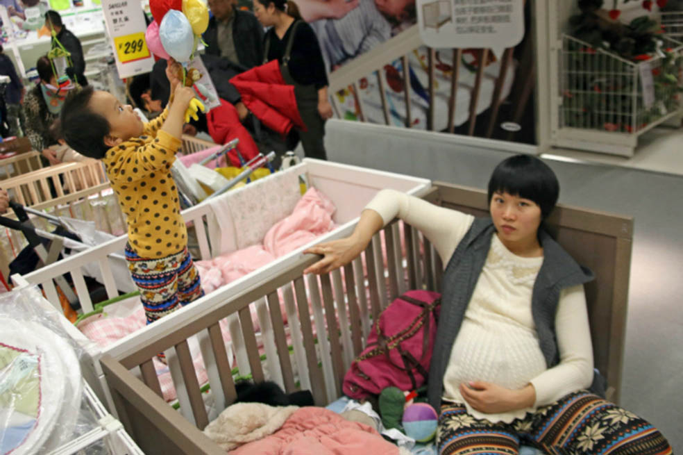 A China le faltan los jóvenes que le sobran al mundo