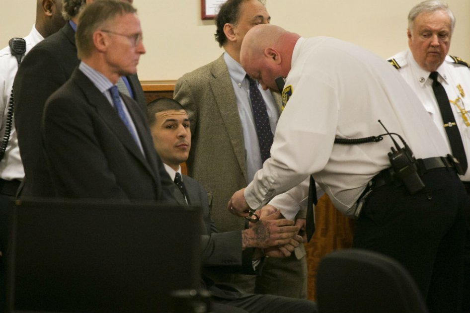 Aaron Hernández condenado a cadena perpetua por asesinato. Foto: AFP