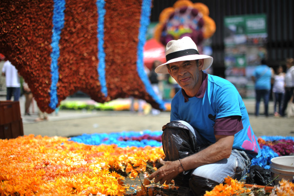 Los artistas detrás del ‘Tapete de Flores’ de Medellín