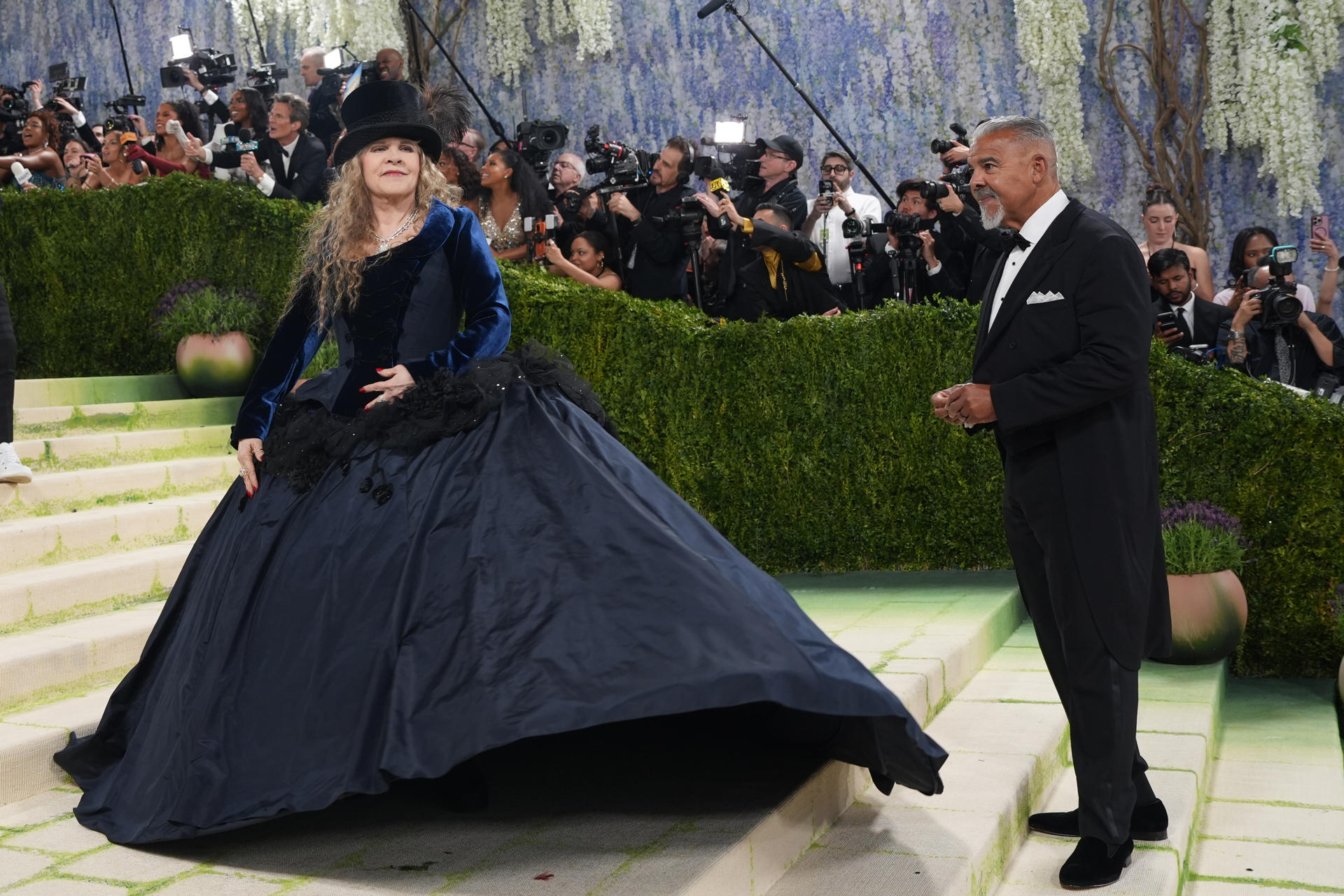 AME9364. NUEVA YORK (ESTADOS UNIDOS), 04/05/2026.- La cantante estadounidense Stevie Nicks posa este lunes, durante la alfombra blanca de la Met Gala en Nueva York (EE.UU.). EFE/ Octavio Guzmán