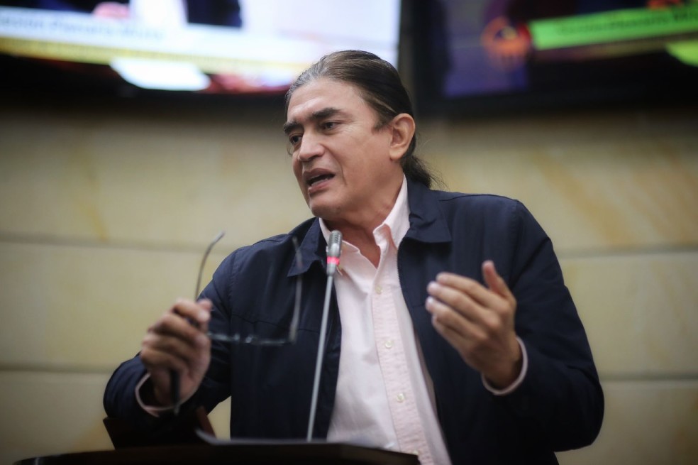 Vuelve y juega: Gustavo Bolívar perdió la segunda vicepresidencia del Senado