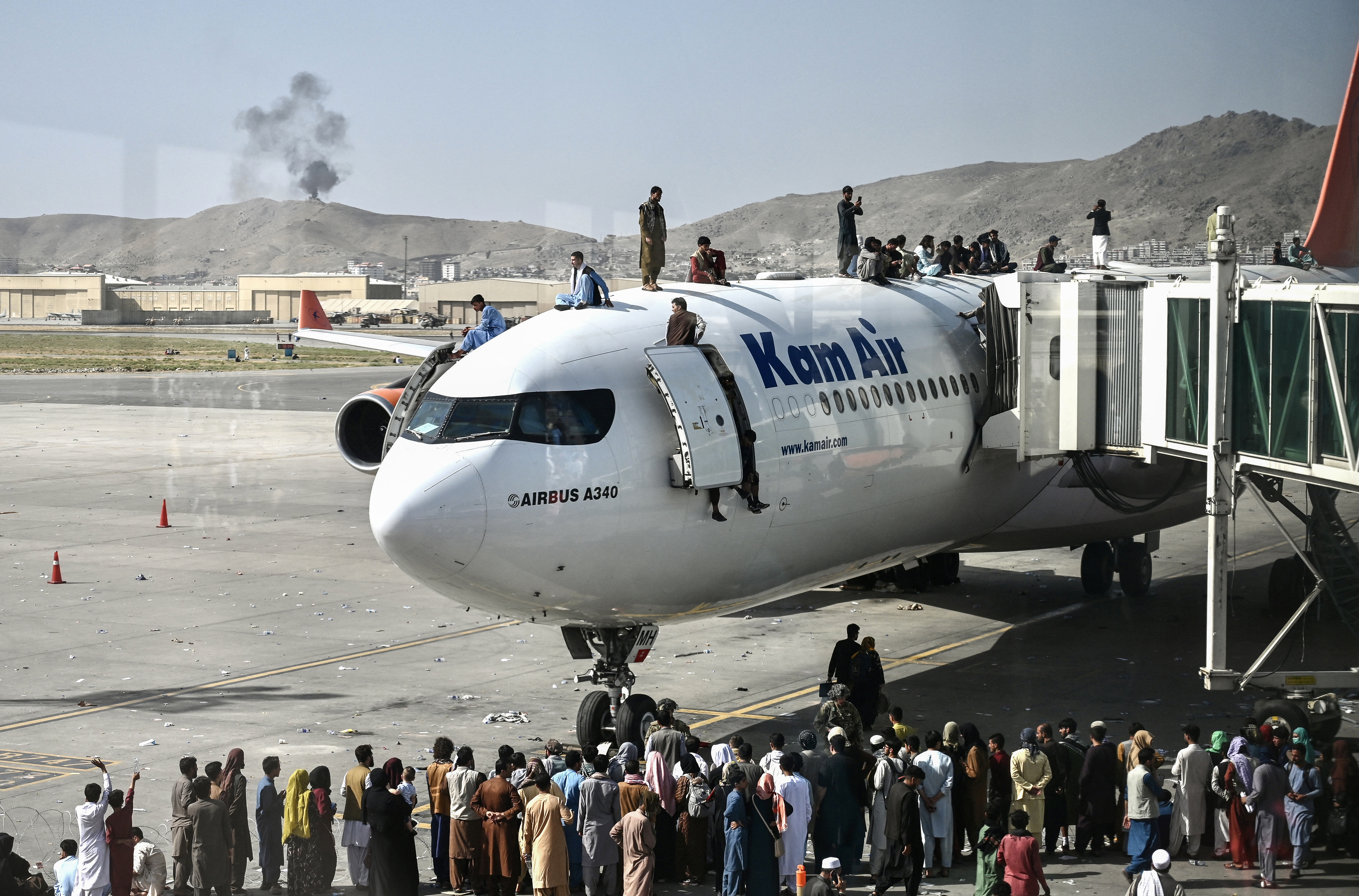 Afganistán: retorno talibán desata caos en el aeropuerto de Kabul