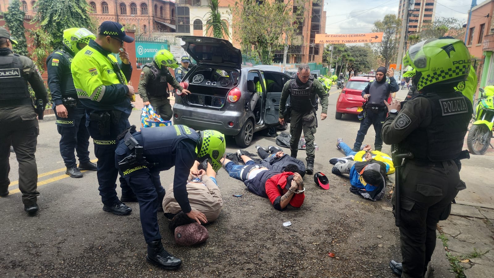 Cayeron ladrones de droguerías en Bogotá: robaban productos dermatológicos