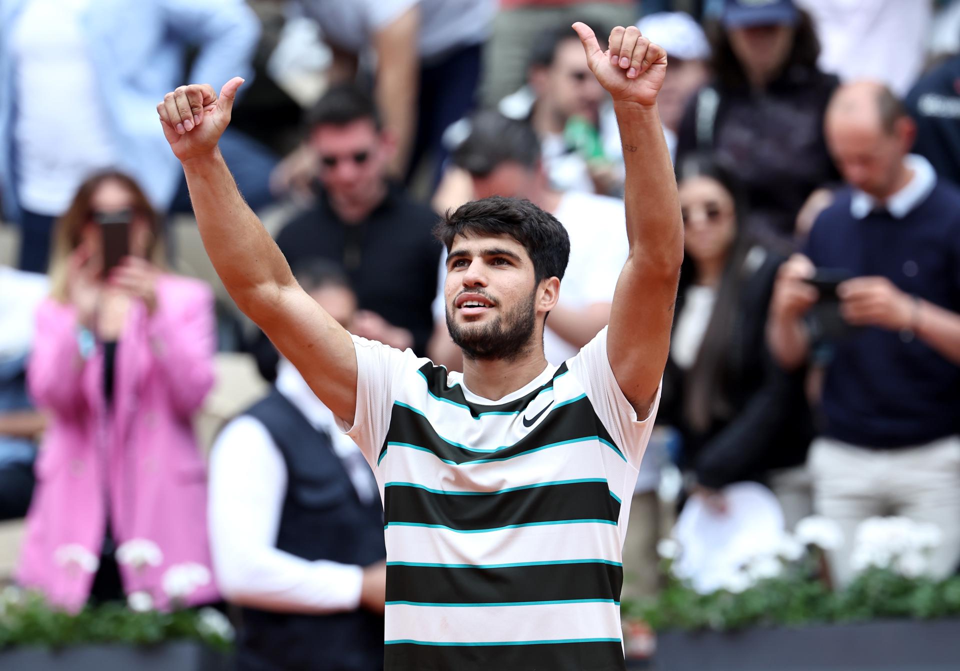 Roland Garros: Carlos Alcaraz arrancó la defensa del título con el pie derecho