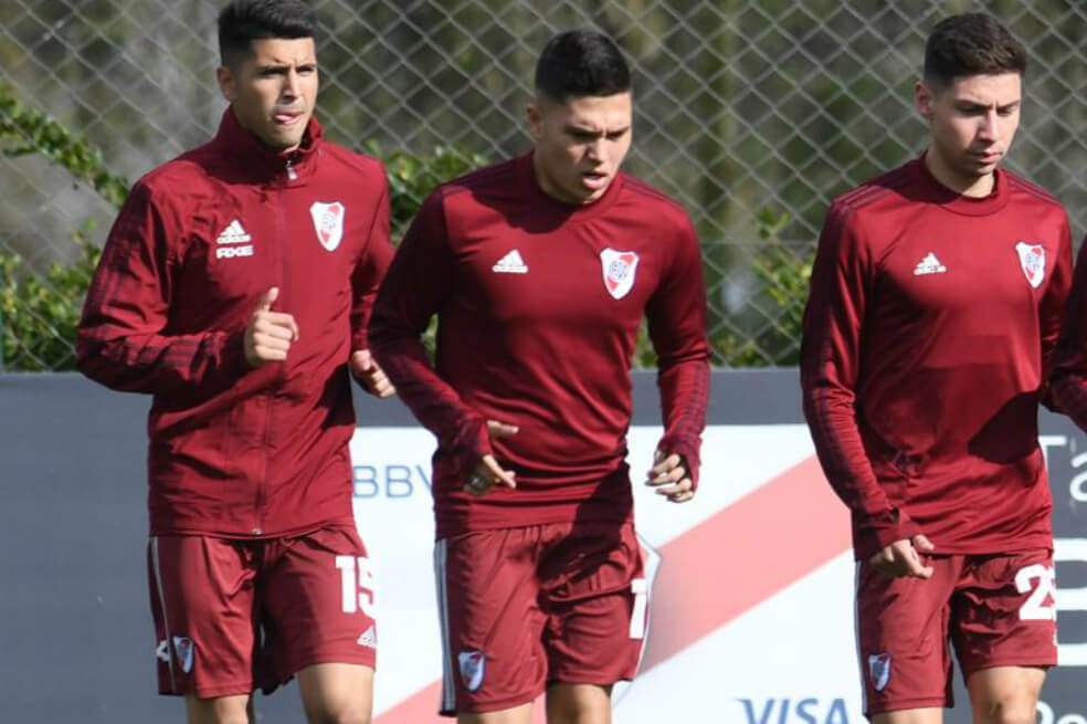 Juan F. Quintero se retiró del entrenamiento de River con una molestia