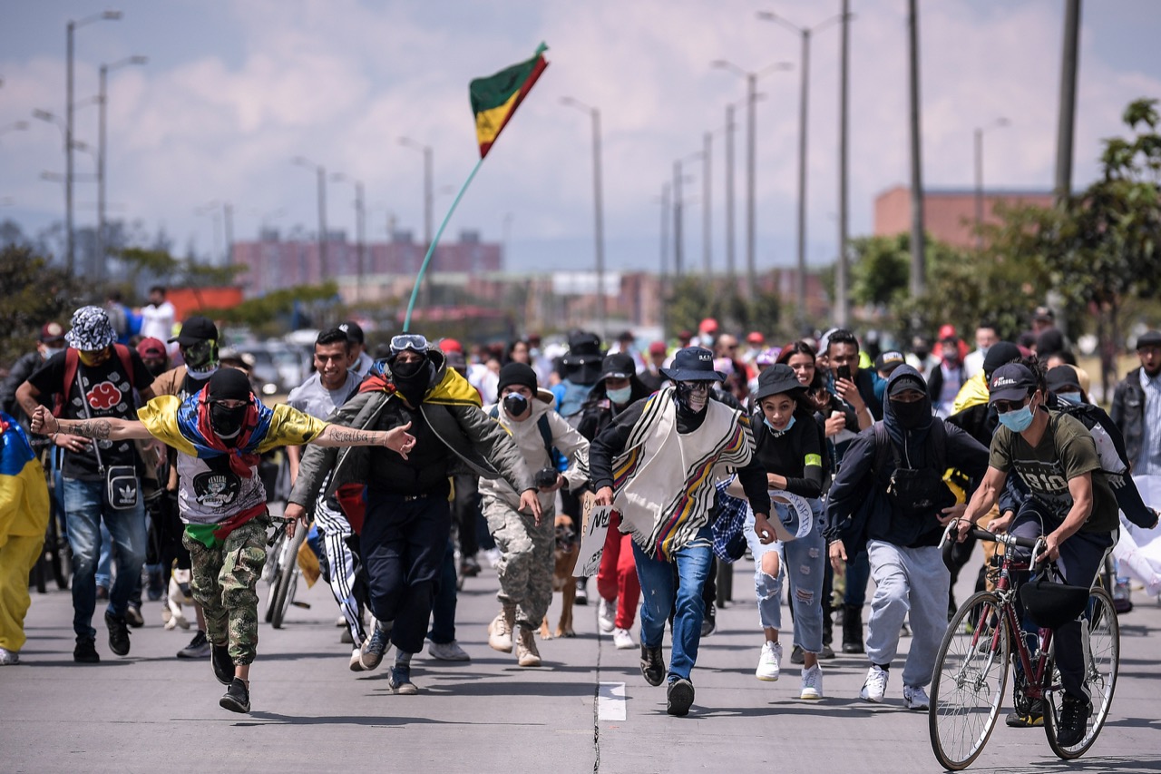 Como todos los 28 de cada mes, cientos de habitantes de Kennedy salieron a las calles como parte de la jornada de manifestaciones del Paro Nacional en el país.