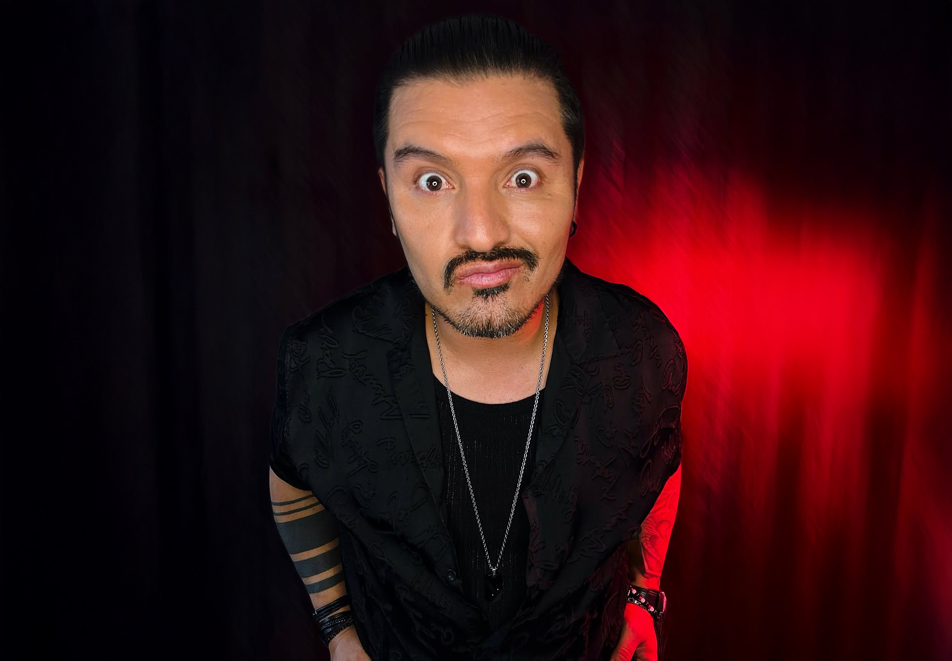 Hassam cumple años y oficializa su nuevo romance. Así luce su novia