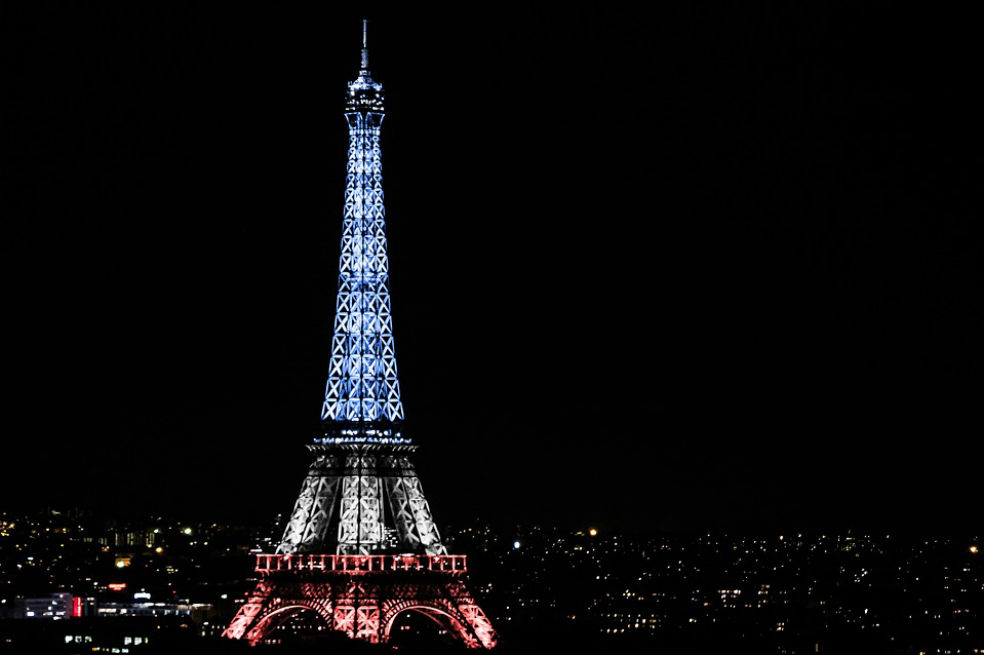 La Torre Eiffel celebra con música, fotos, juegos y teatro su 130 aniversario
