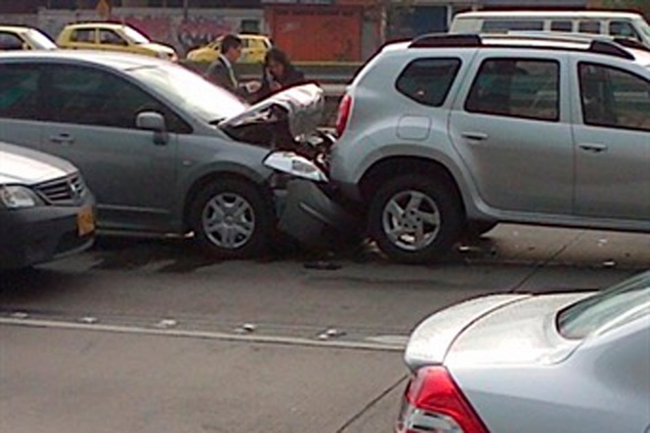 Hombre desnudo causó accidente de tránsito en la carrera 30