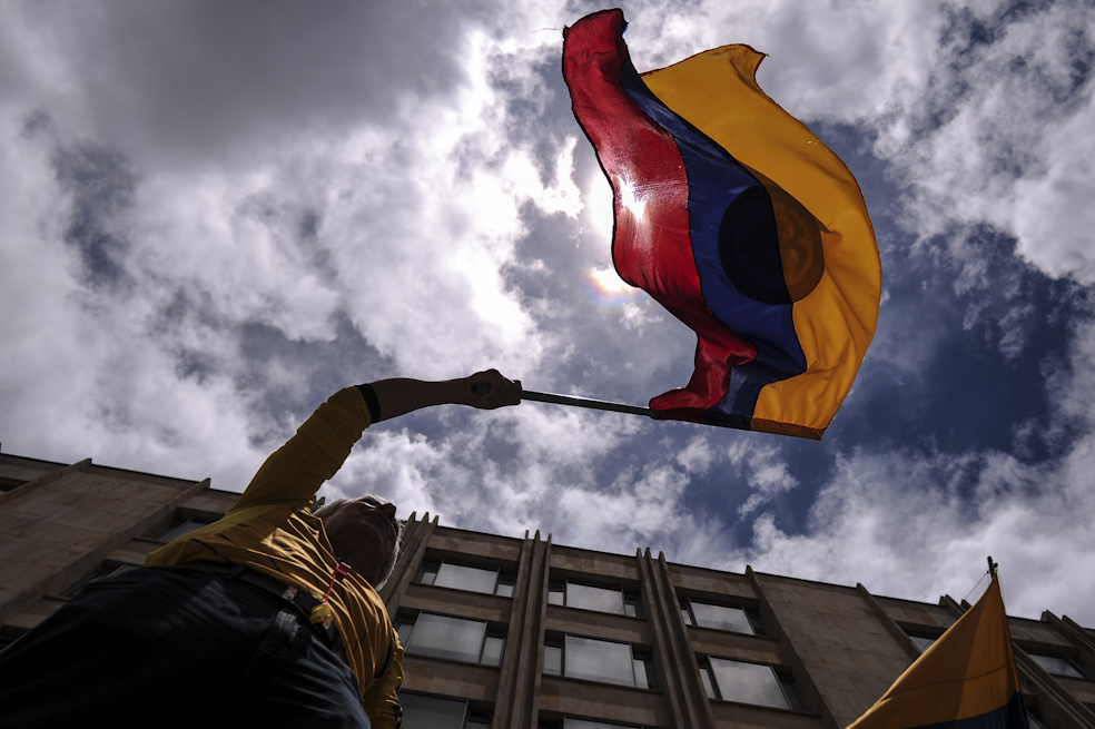 Imágenes: así se preparan almacenes y oficinas del centro de Bogotá para las marchas