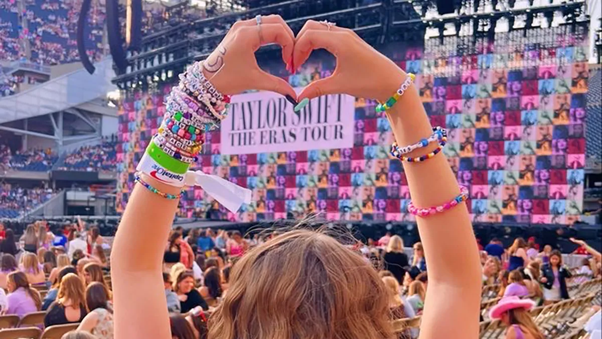 Fan que murió en show de Taylor Swift sufrió “agotamiento por calor”