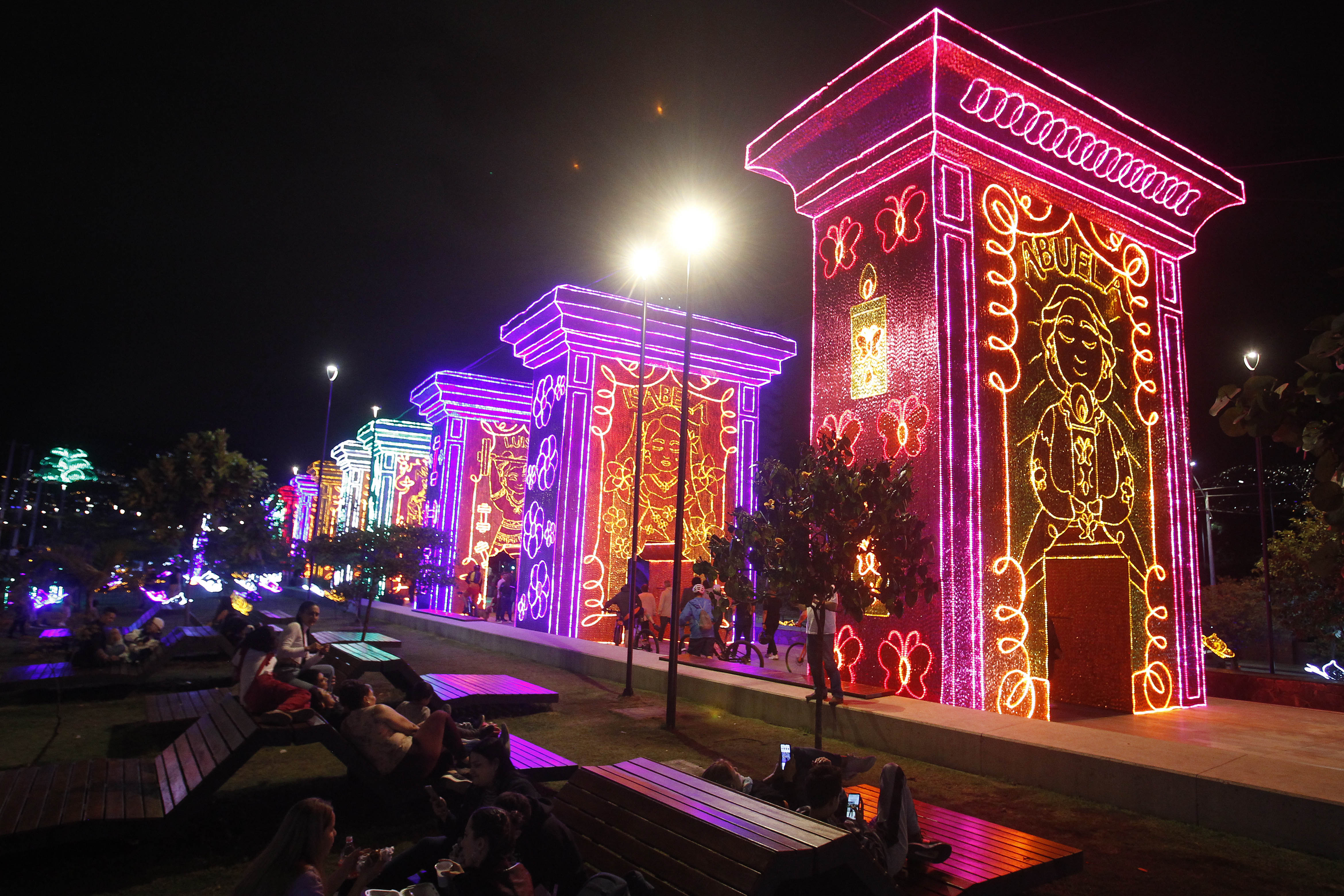 Recorrido de alumbrados en Medellín: horarios y rutas de Parques del Río