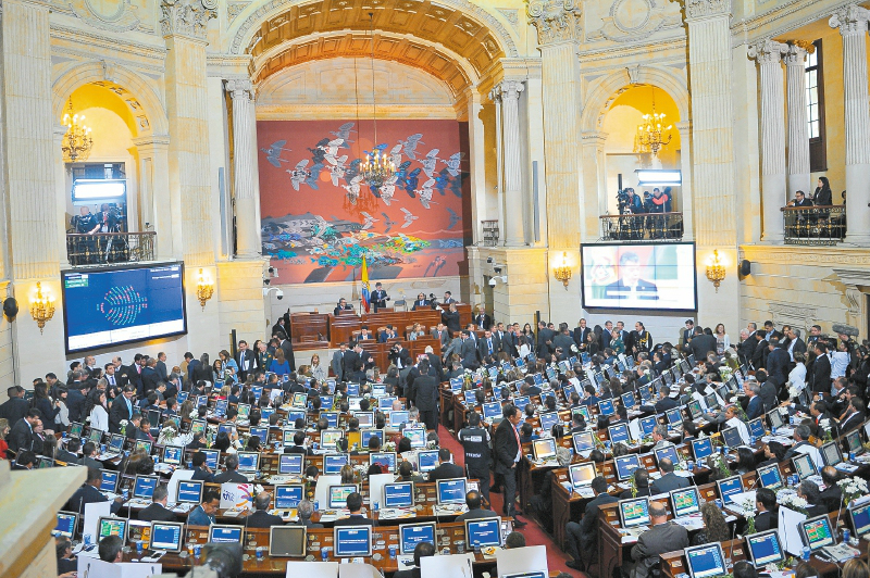 Congresistas que no asistan a más de tres sesiones perderían su investidura