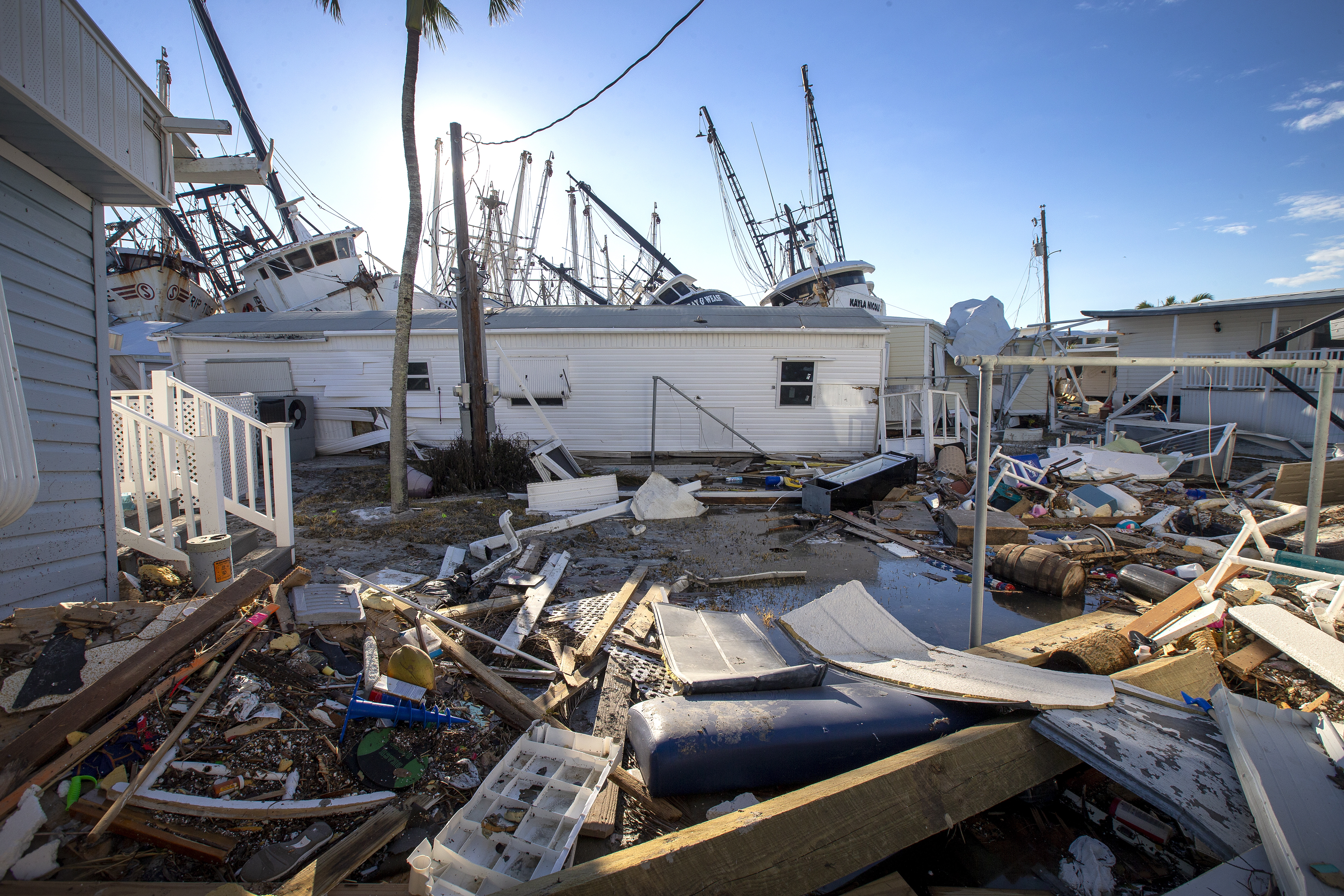 Fort Myers Beach (United States), 02/10/2022.- A view of the bay mobile park in San Carlos Island after the pass of the hurricane Ian in Fort Myers Beach, Florida, USA, 02 October 2022. The category 4 storm made land fall 28 September causing widespread damage and power outages. (Estados Unidos) EFE/EPA/CRISTOBAL HERRERA-ULASHKEVICH