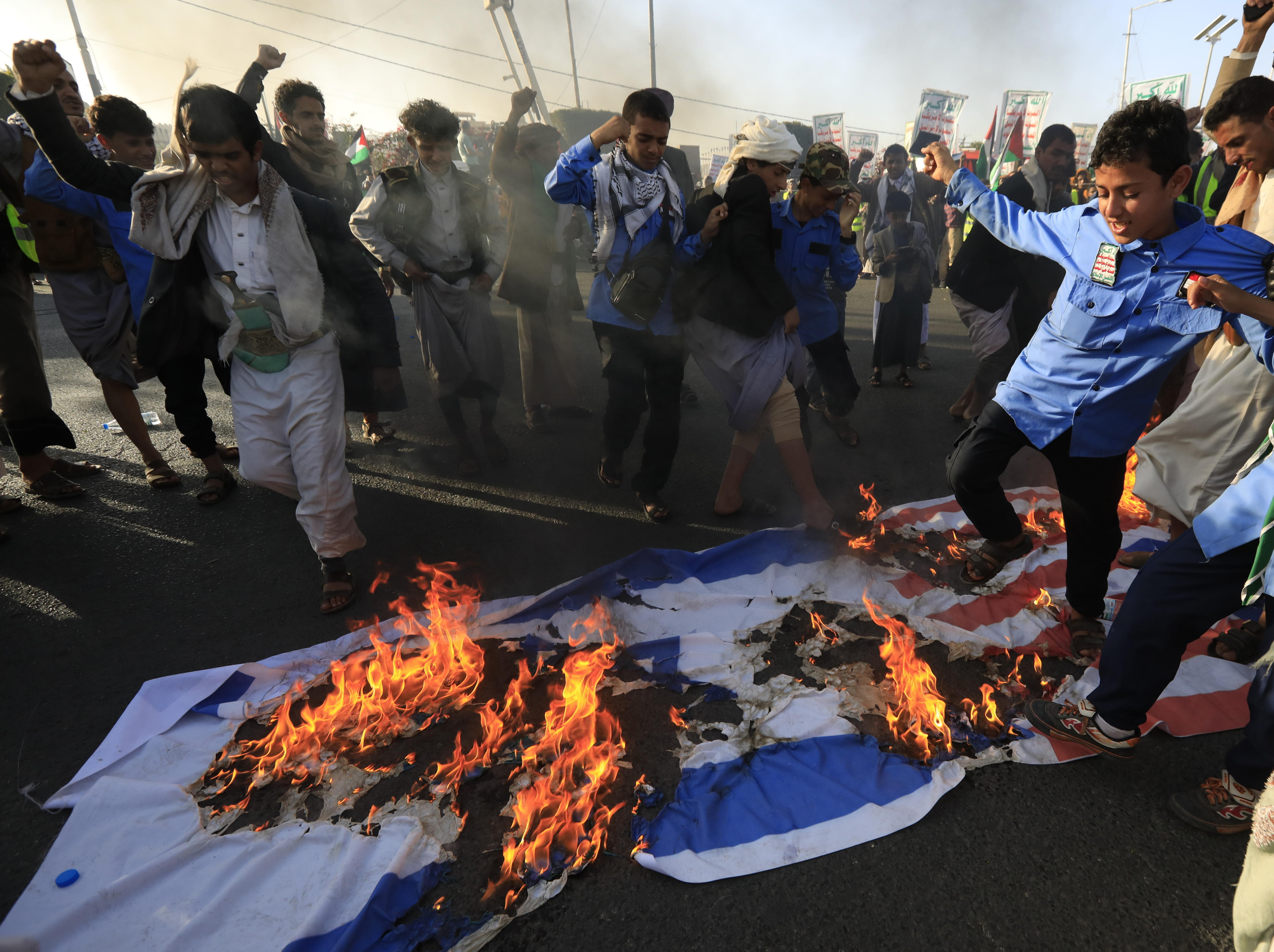 Una “desescalada” llena de tensión: EE. UU. y Reino Unido contra los hutíes