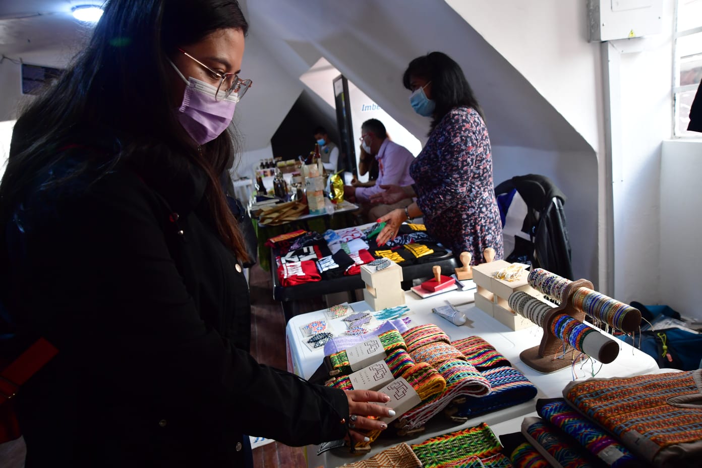 Varios de estos productos los podrá encontrar mañana sábado 18 de diciembre de 10 a. m. a 7 p. m. en el octavo Mercadillo por la Paz en La Casa de la Paz (Cra13 #36-37), que también contará con música en vivo, conversatorios y talleres.