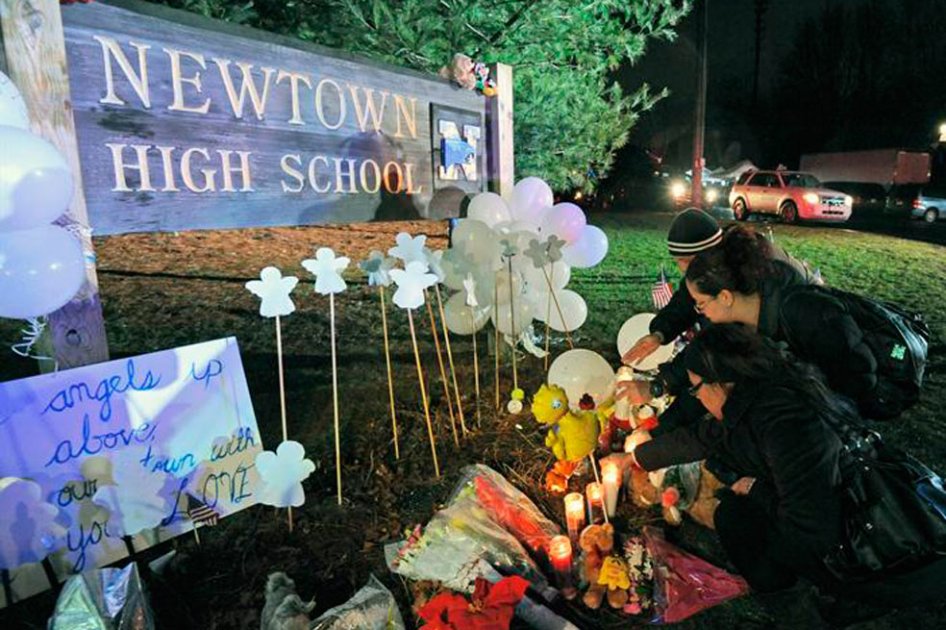 Primeros funerales tras la masacre en Connecticut