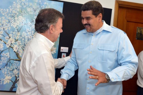 Santos admite que habla con Nicolás Maduro en privado para resolver cualquier impasse