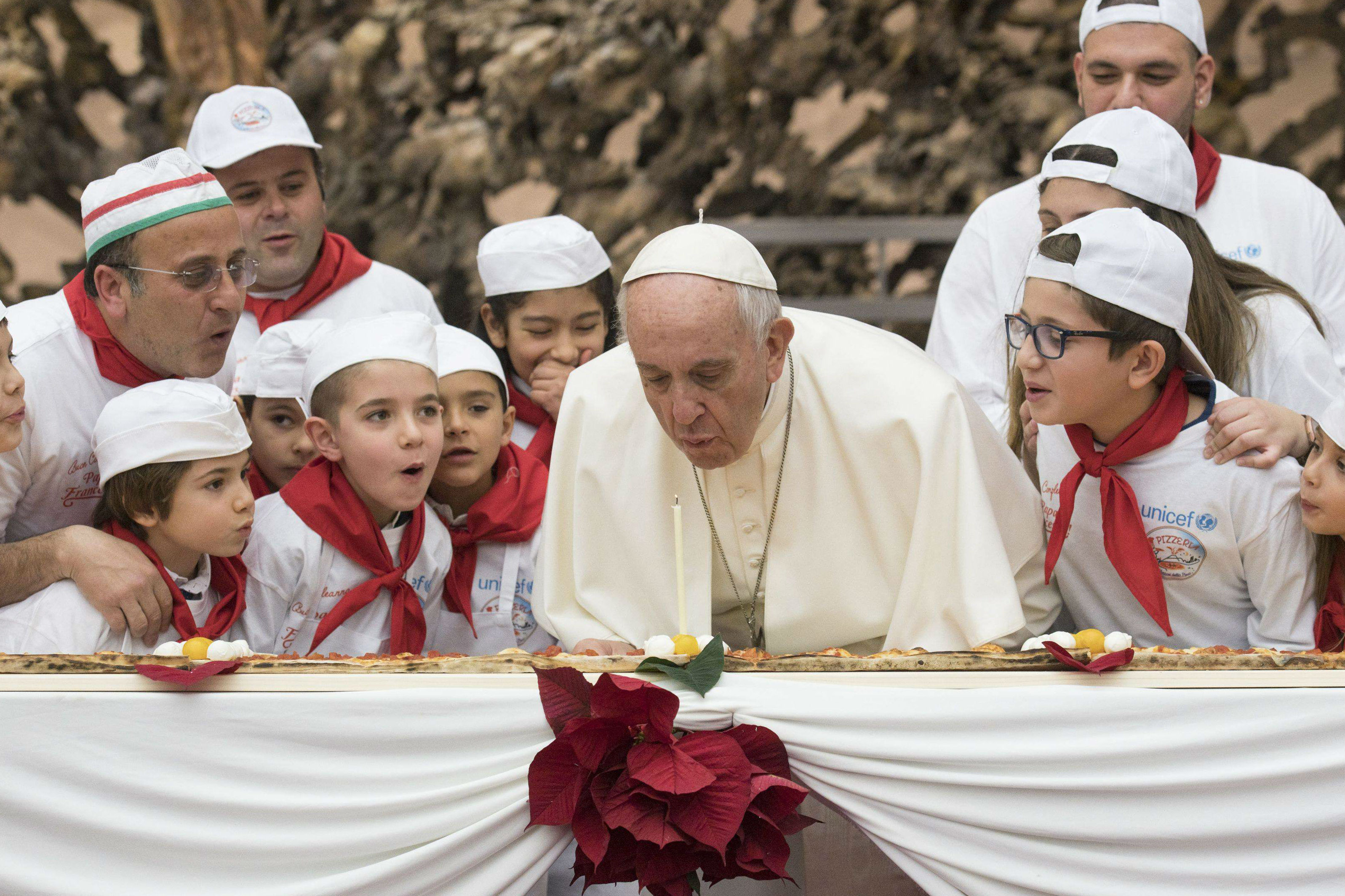 El papa celebra su 81º cumpleaños y aboga por la alegría de los niños
