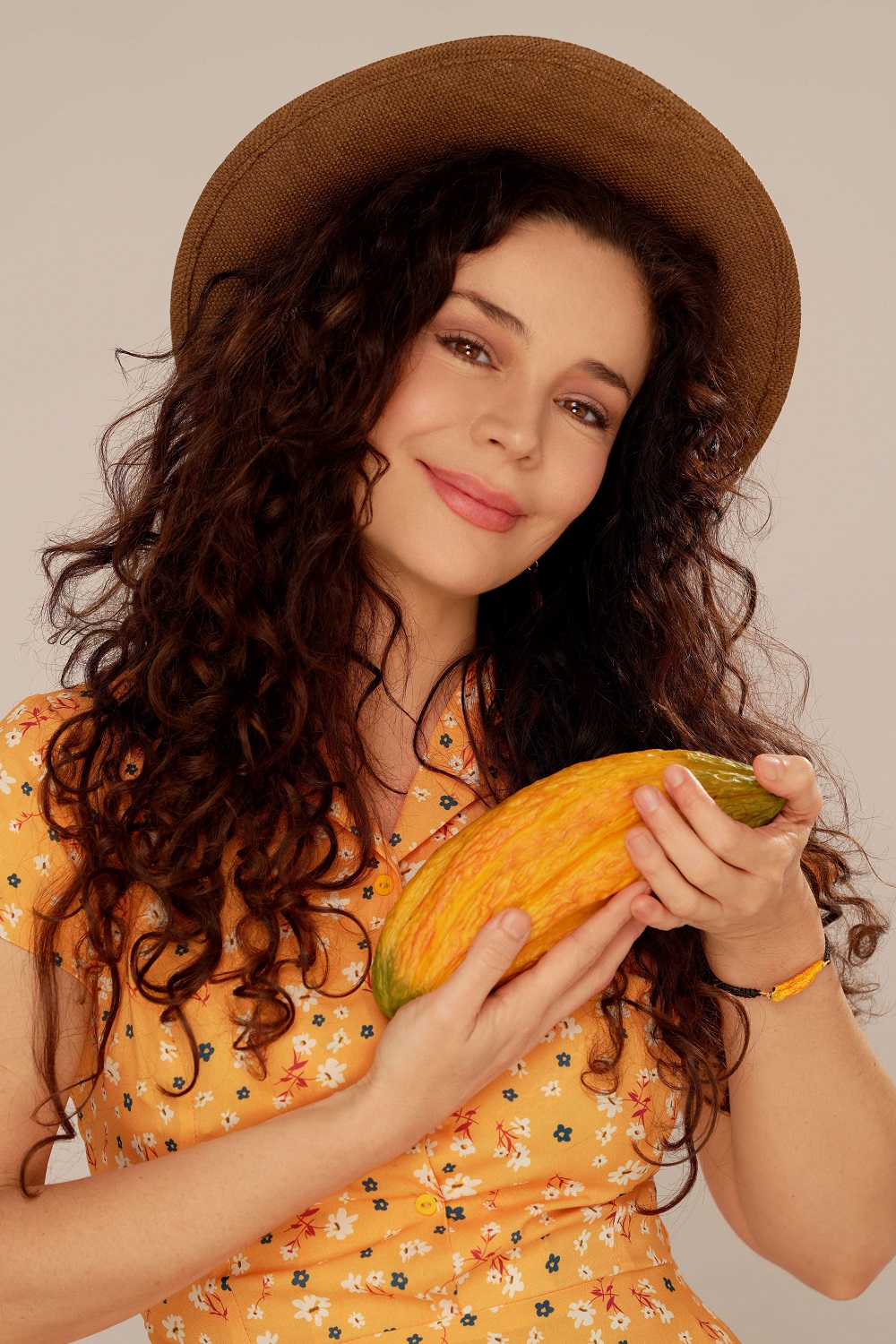 Además de dirigir, Flora Martínez también protagoniza esta película.