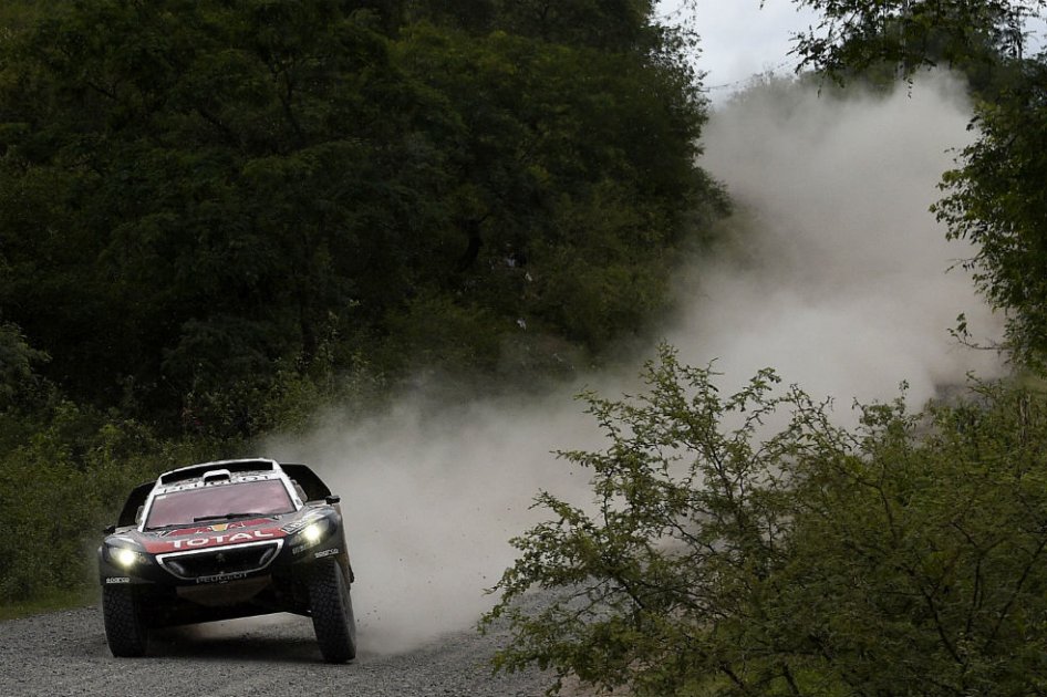 Sebastian Loeb lidera el rally Dakar. Foto: AFP